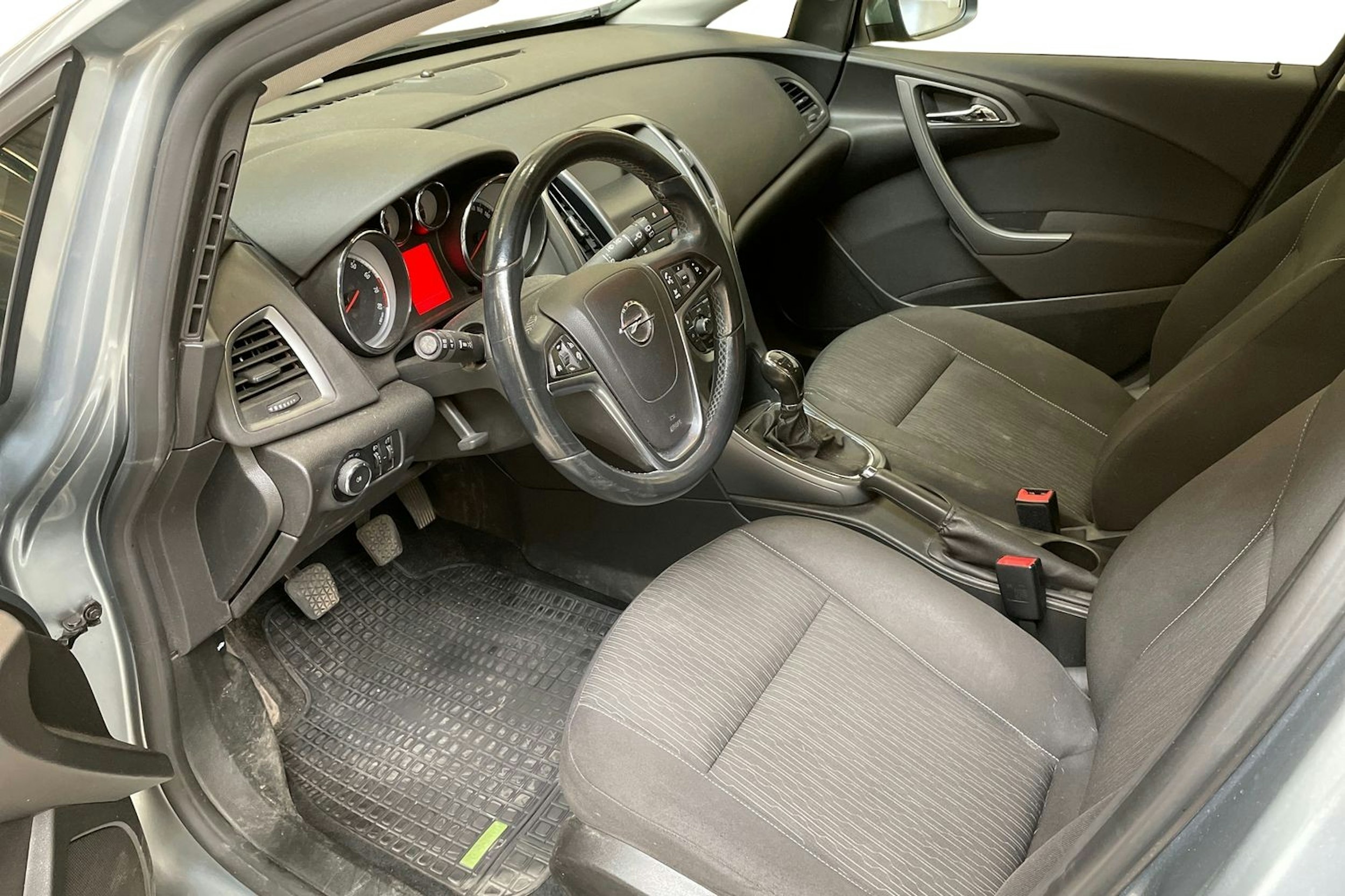 harmaa Opel Astra 2013 kuva 6.