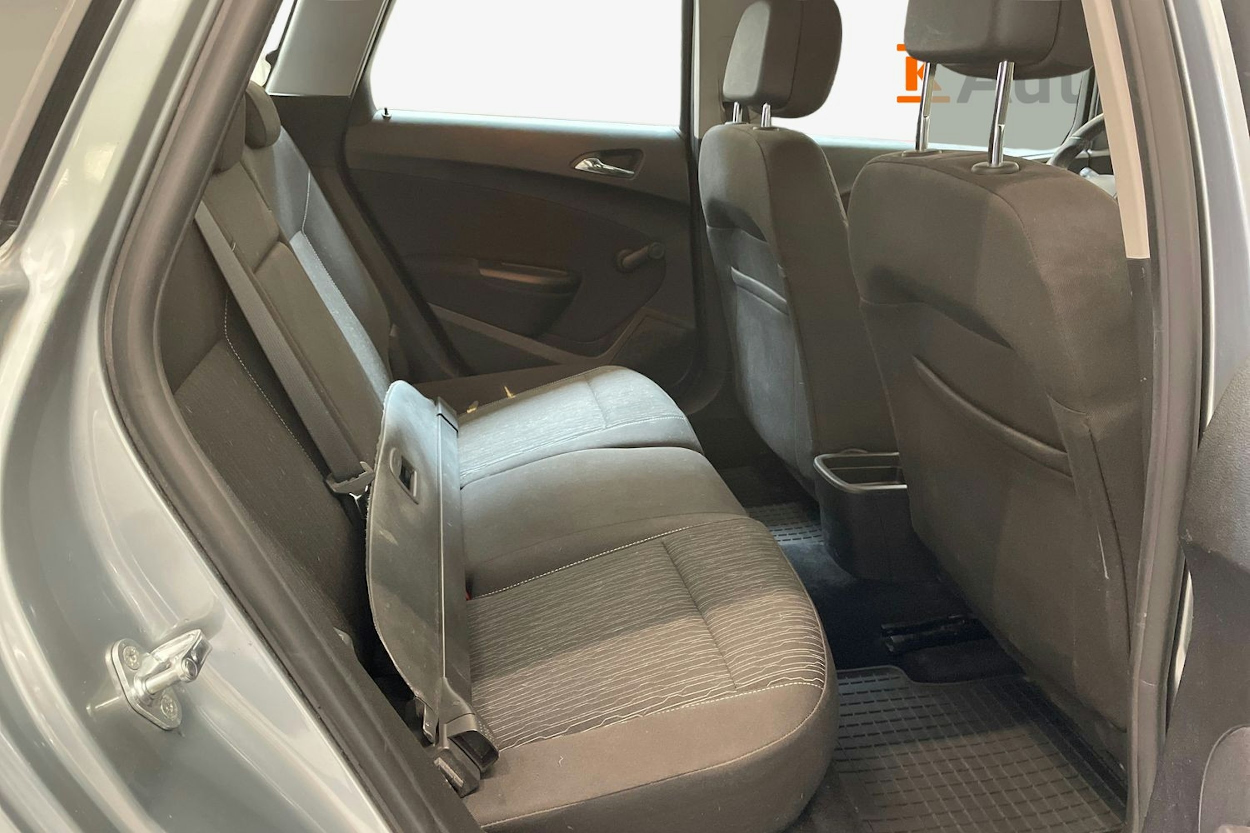 harmaa Opel Astra 2013 kuva 9.
