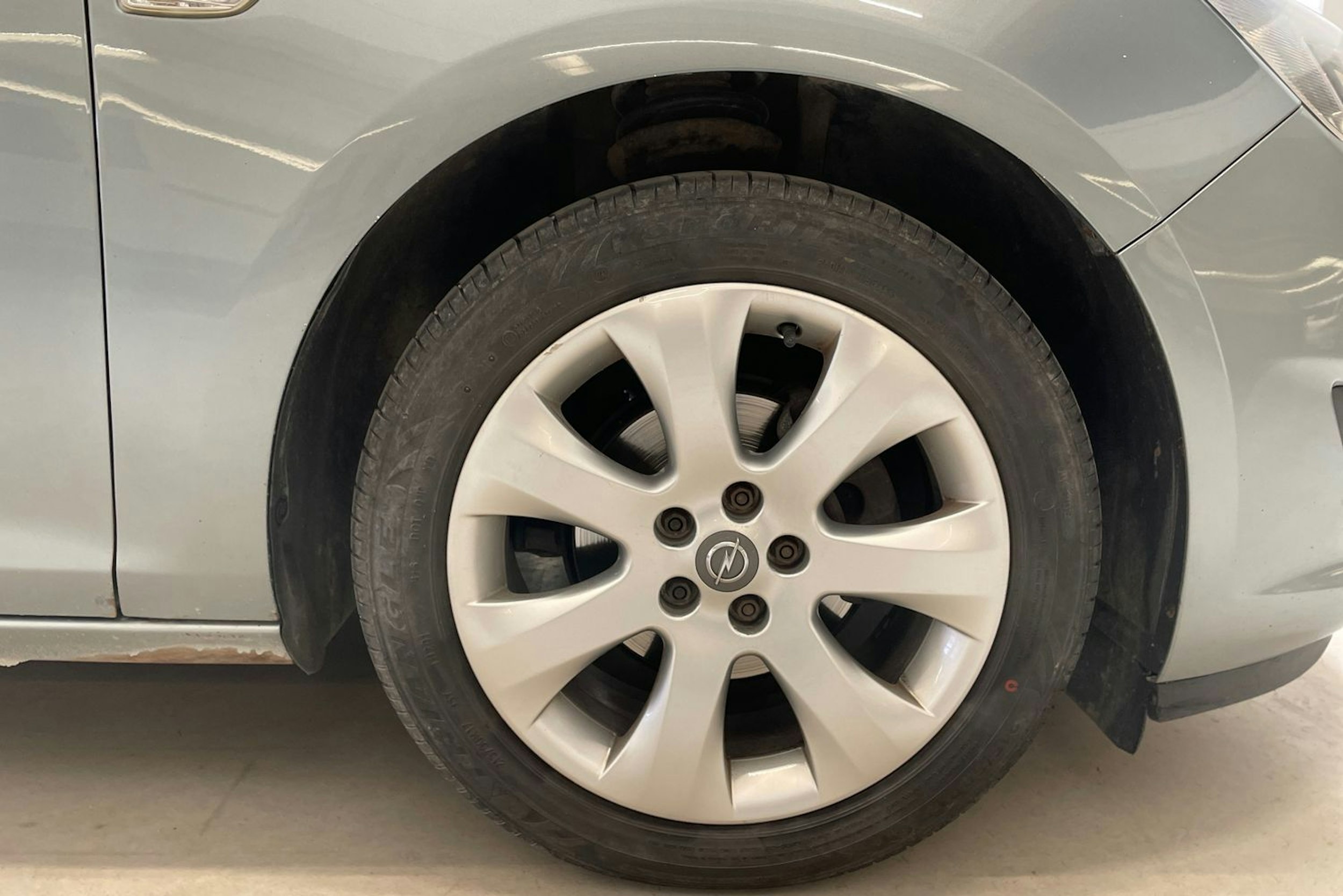 harmaa Opel Astra 2013 kuva 10.