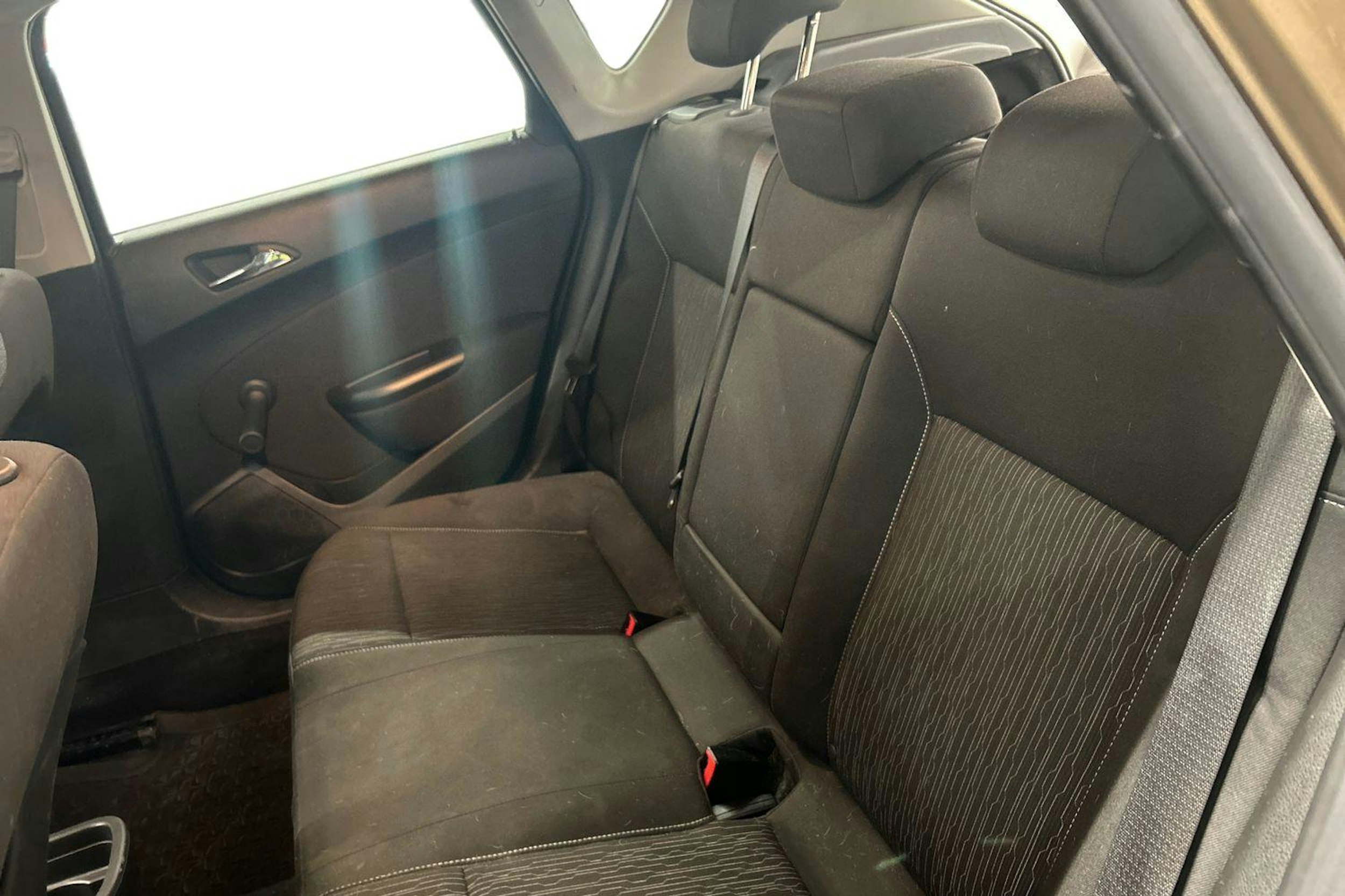 ruskea (beige) Opel Astra 2013 kuva 8.