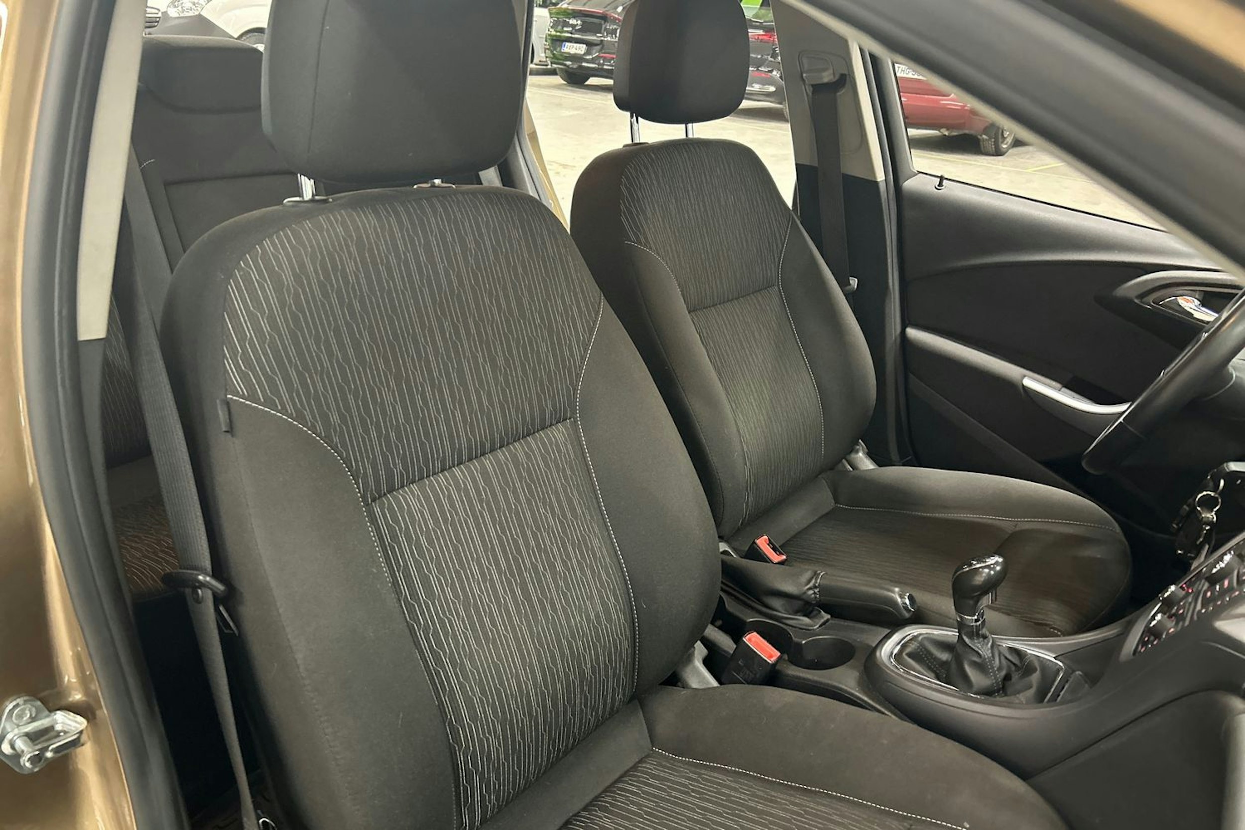 ruskea (beige) Opel Astra 2013 kuva 13.