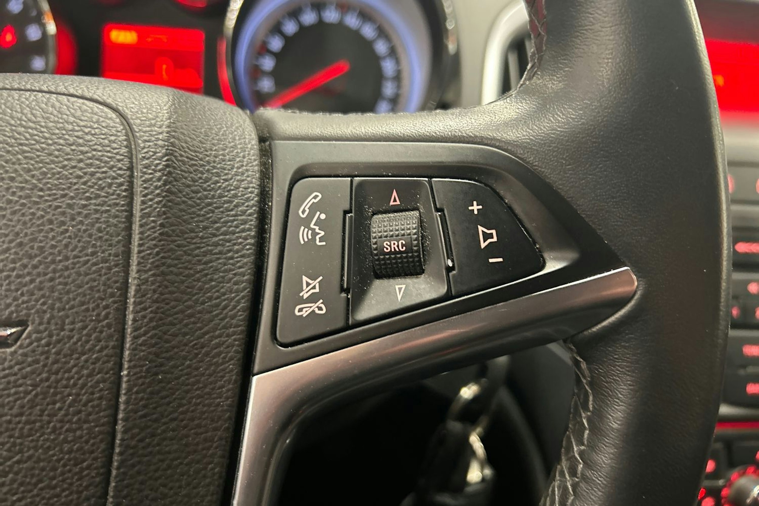 ruskea (beige) Opel Astra 2013 kuva 17.