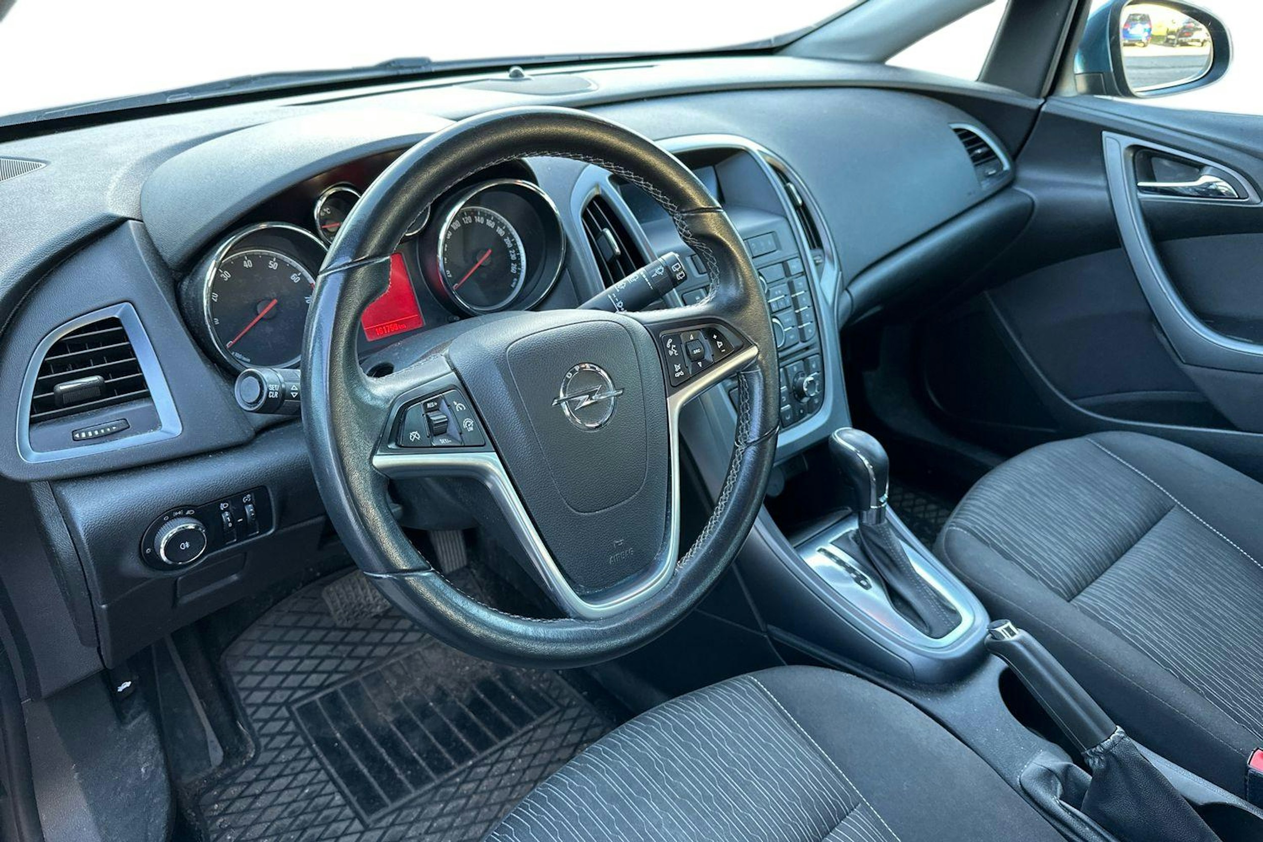 sininen Opel Astra 2014 kuva 3.