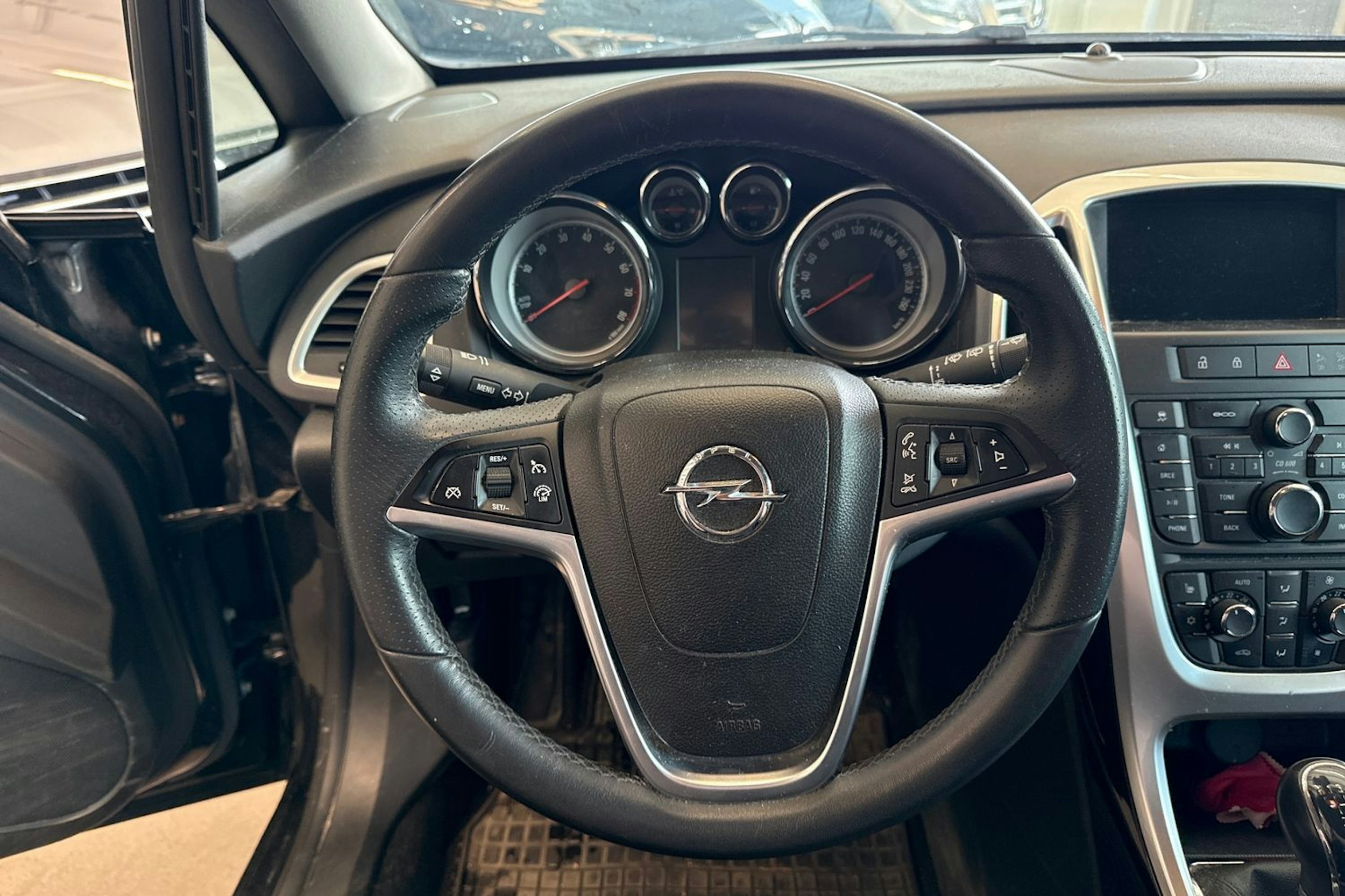Musta Opel ASTRA 2014 kuva 14.