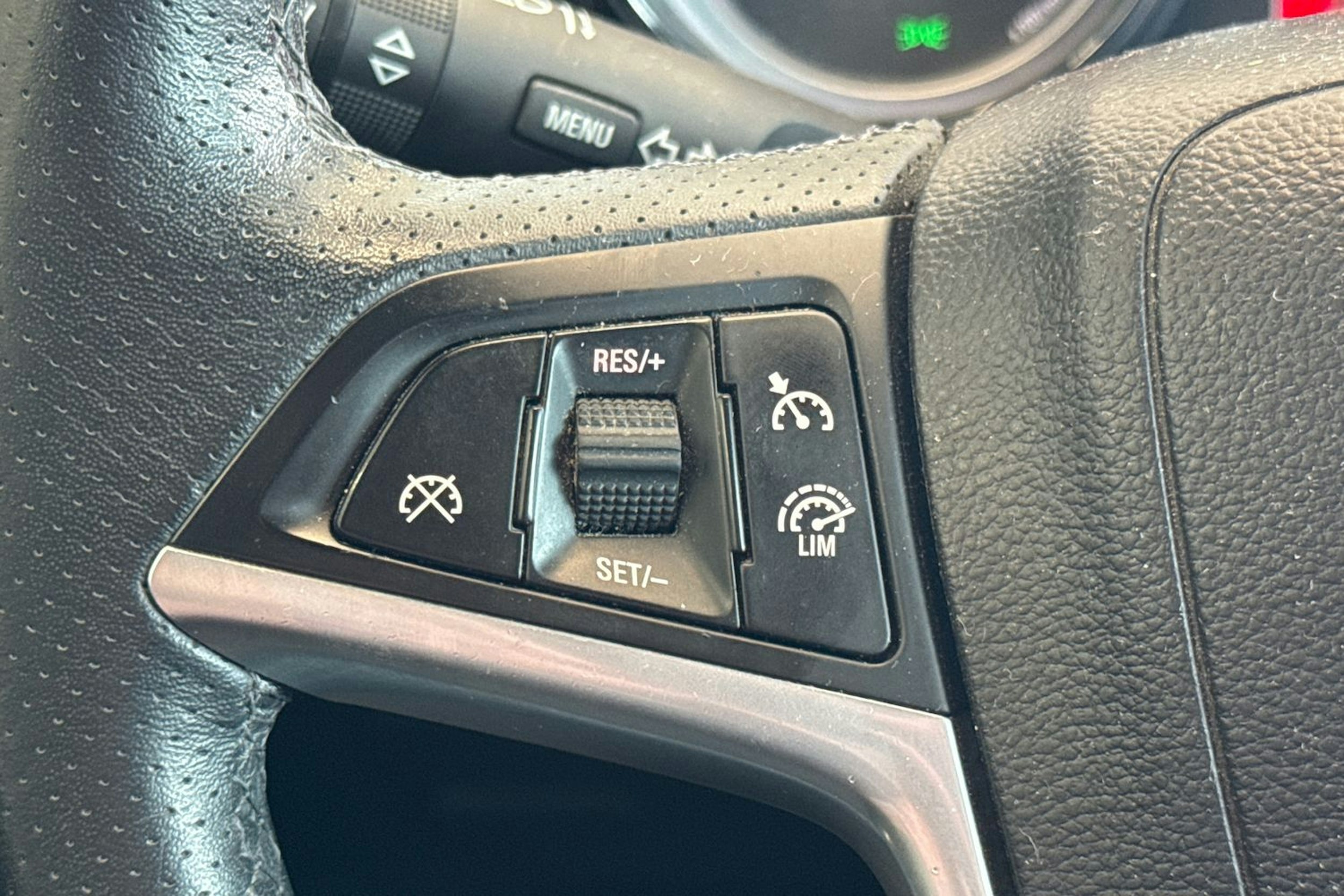 Musta Opel ASTRA 2014 kuva 16.