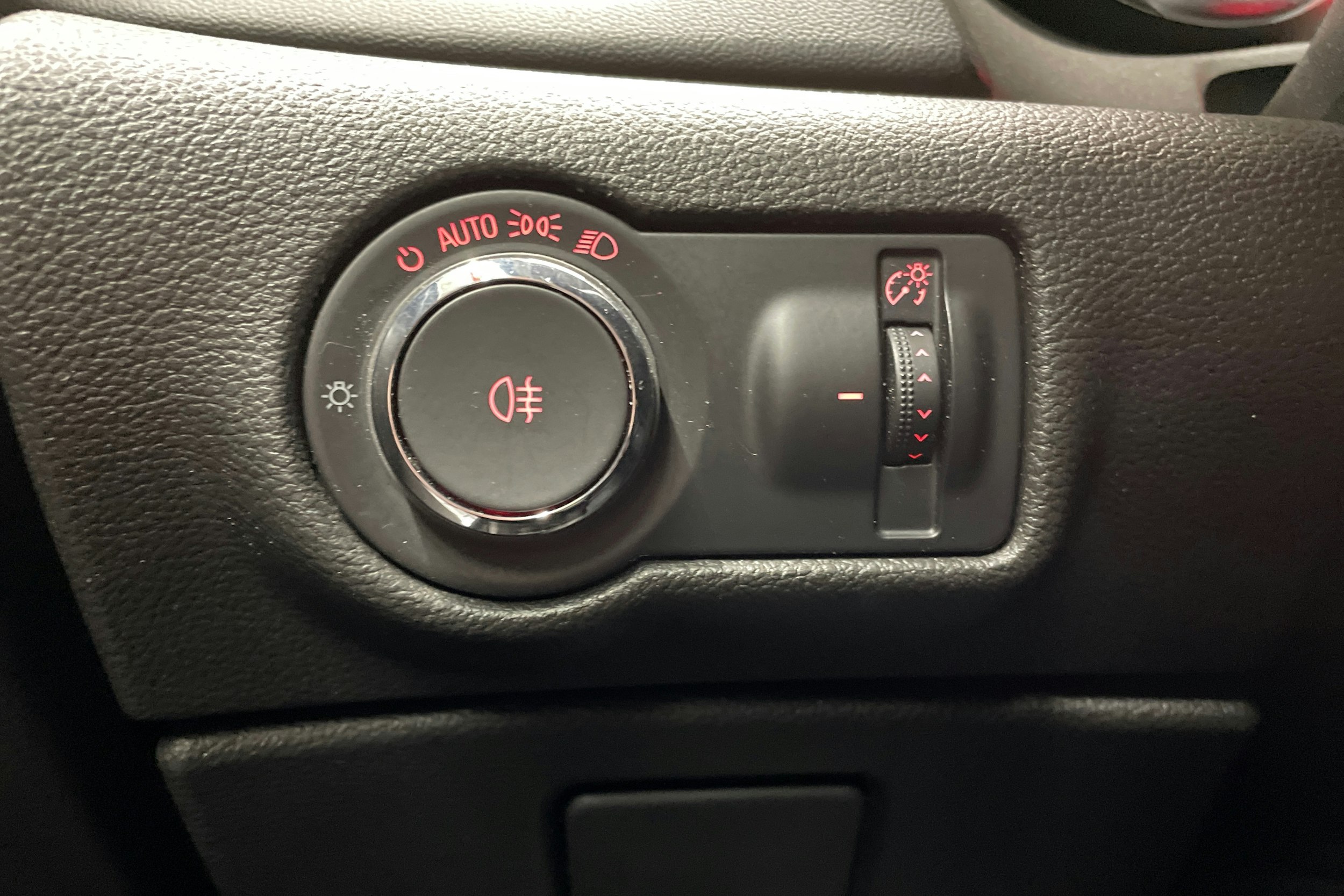 harmaa Opel Astra 2015 kuva 21.