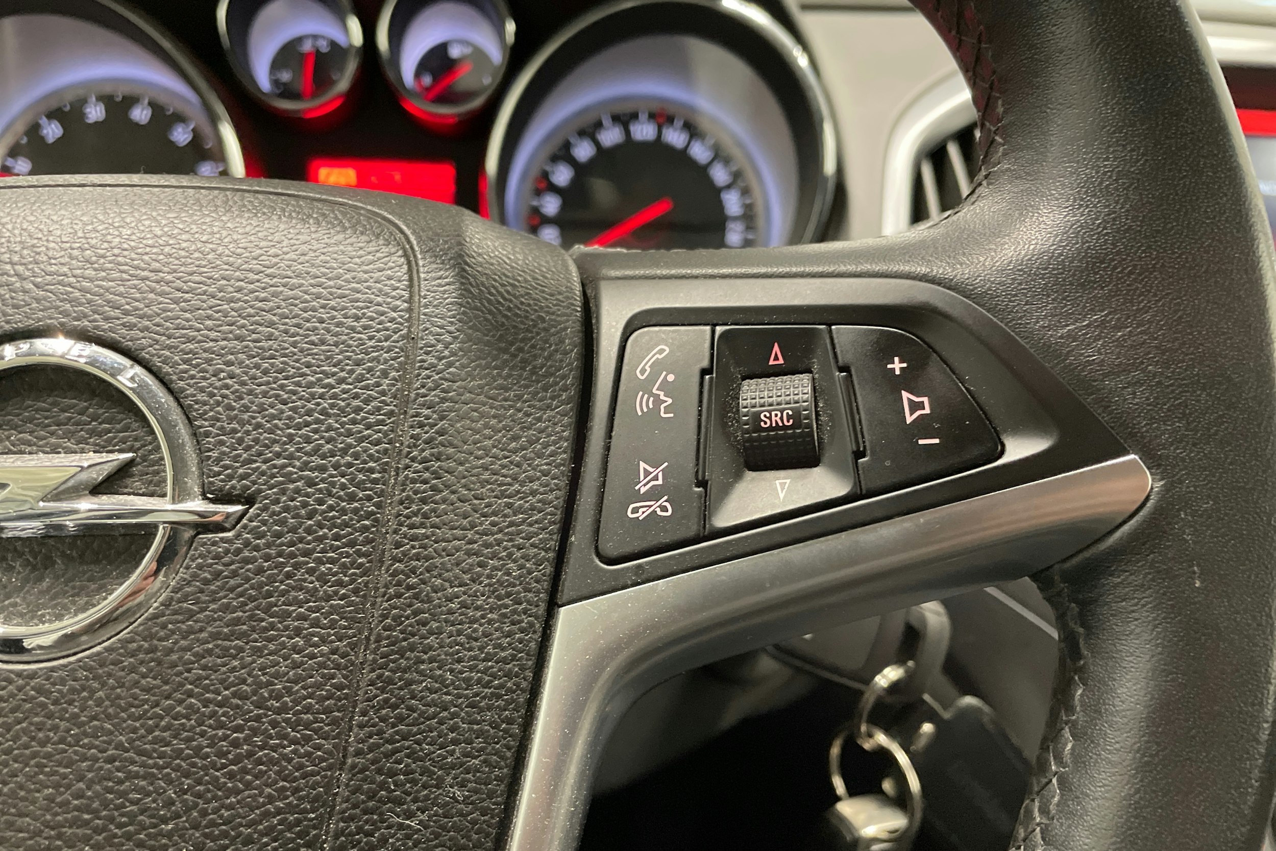 harmaa Opel Astra 2015 kuva 23.