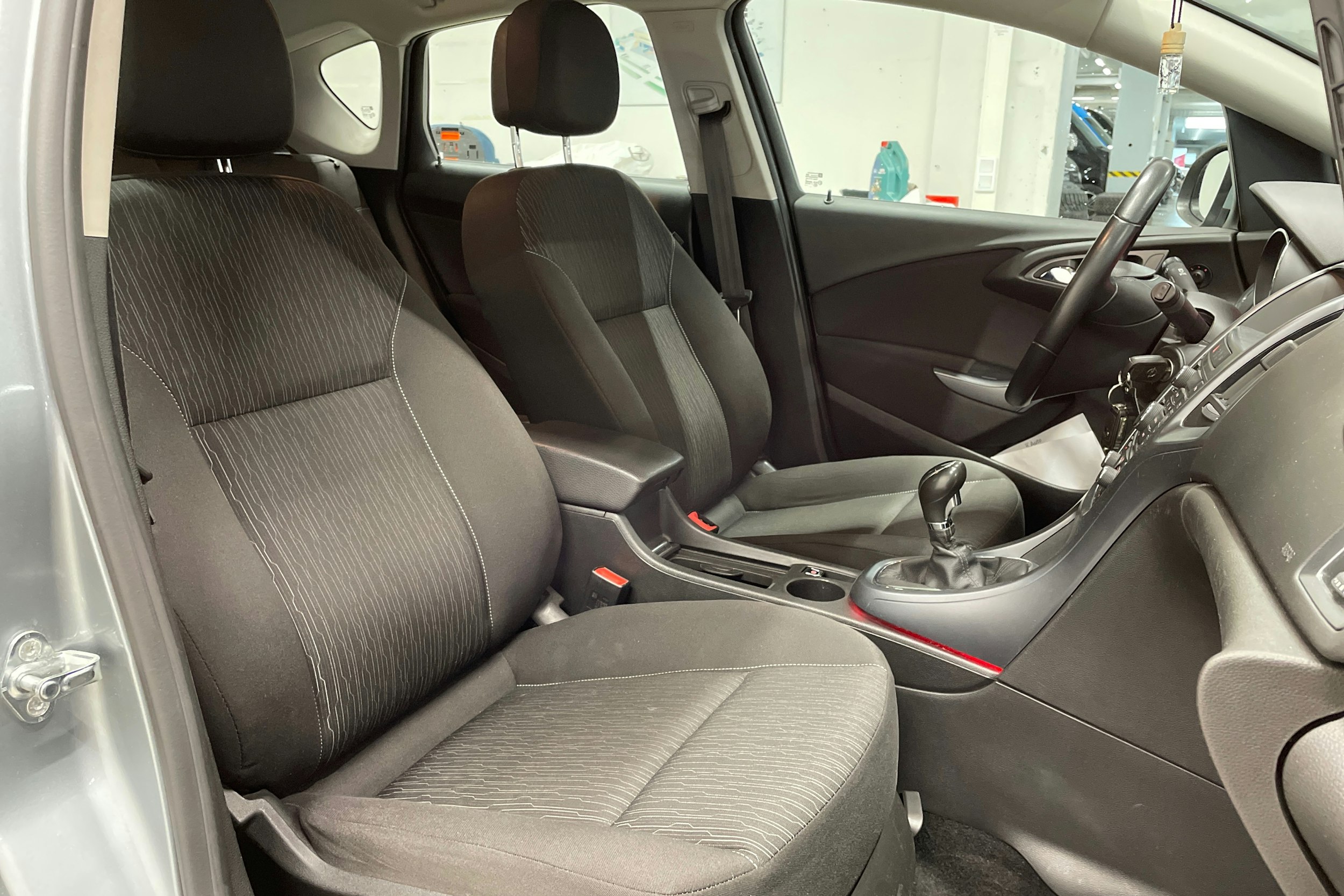 harmaa Opel Astra 2015 kuva 25.