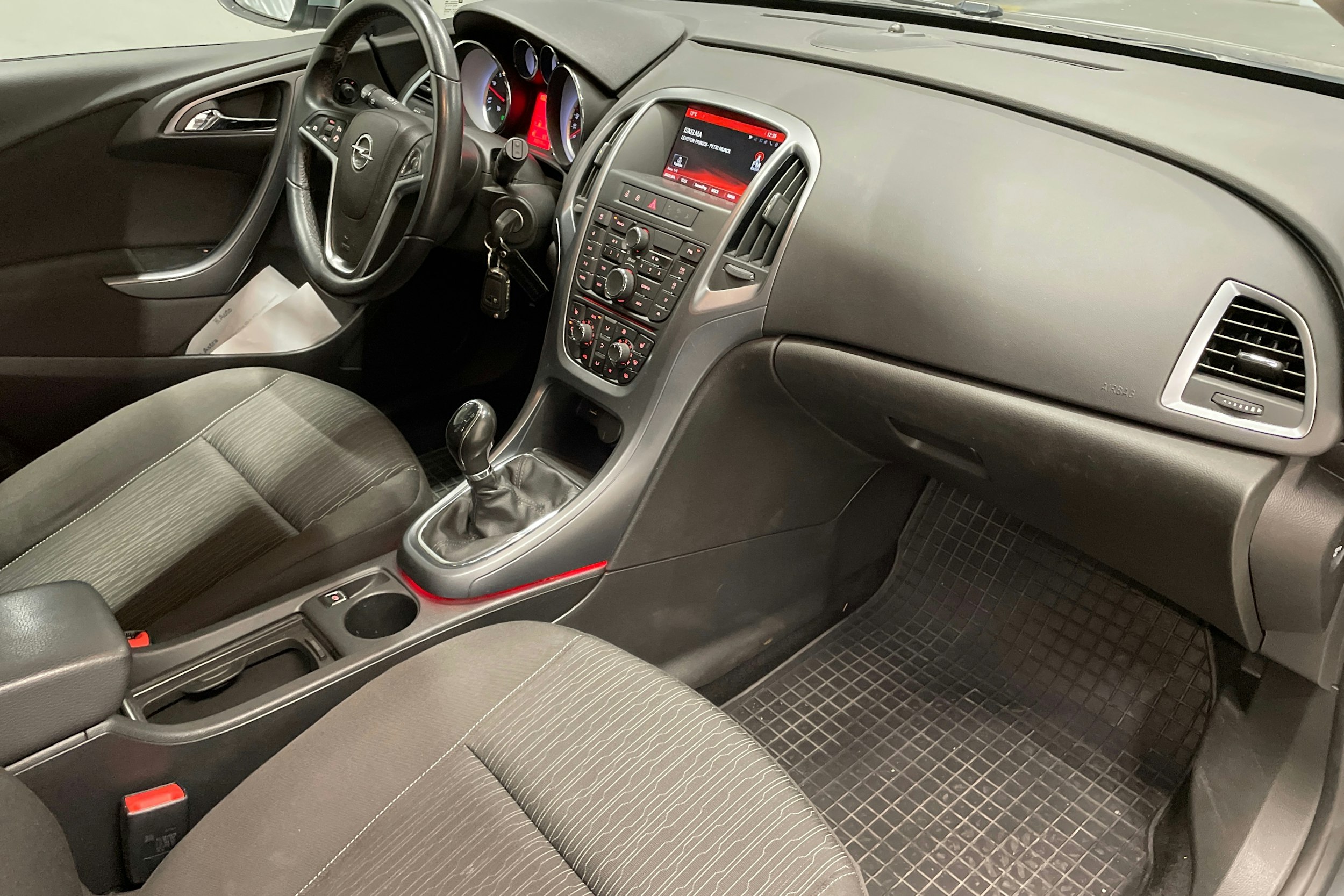 harmaa Opel Astra 2015 kuva 26.