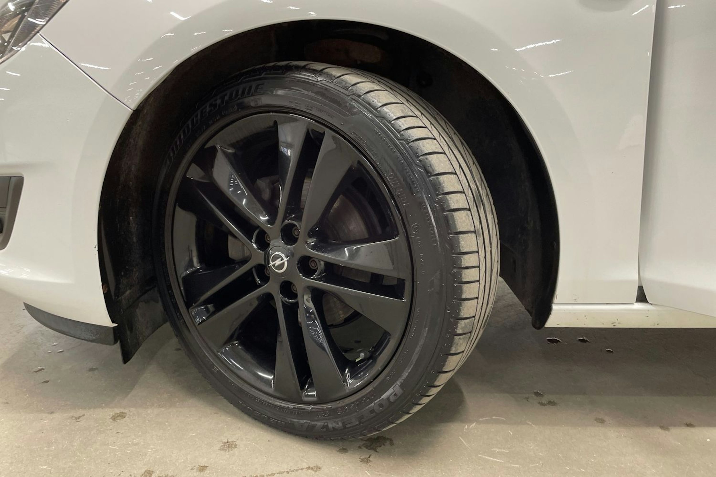 Valkoinen Opel ASTRA 2015 kuva 13.