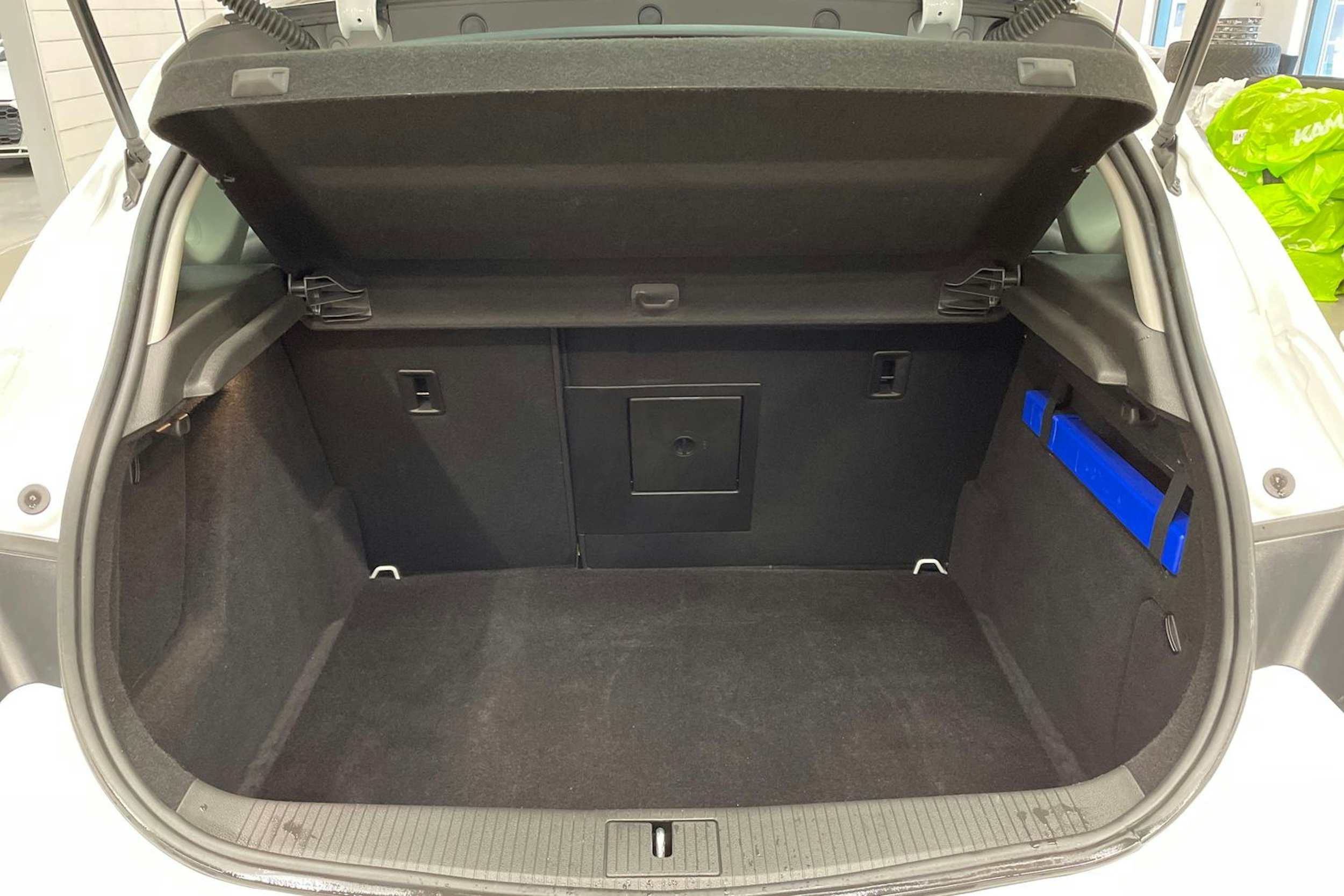 Valkoinen Opel ASTRA 2015 kuva 15.