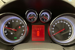 Valkoinen Opel ASTRA 2015 kuva 16.