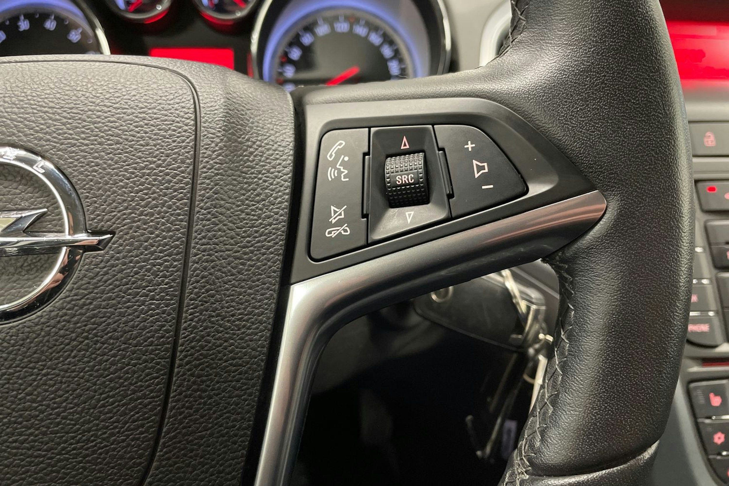 Valkoinen Opel ASTRA 2015 kuva 20.