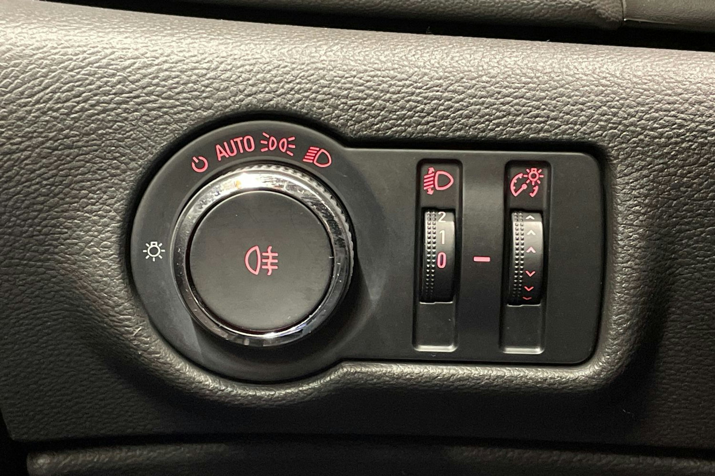 Valkoinen Opel ASTRA 2015 kuva 21.