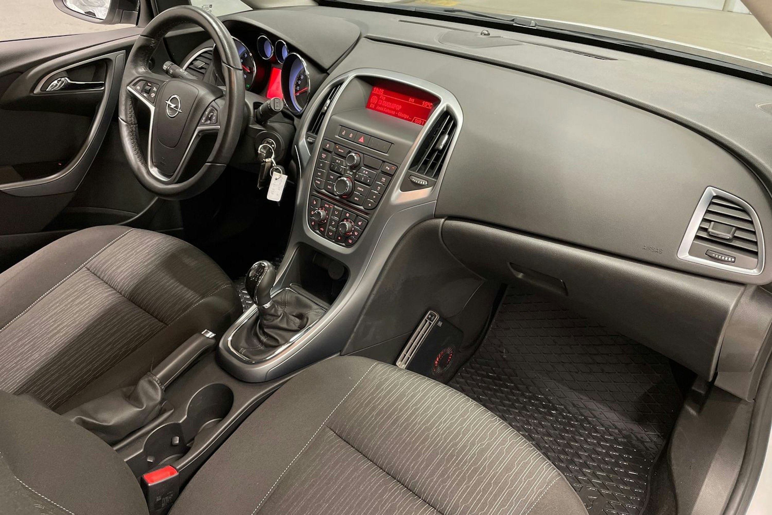 Valkoinen Opel ASTRA 2015 kuva 24.