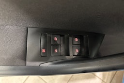 sininen Opel Astra 2015 kuva 11.