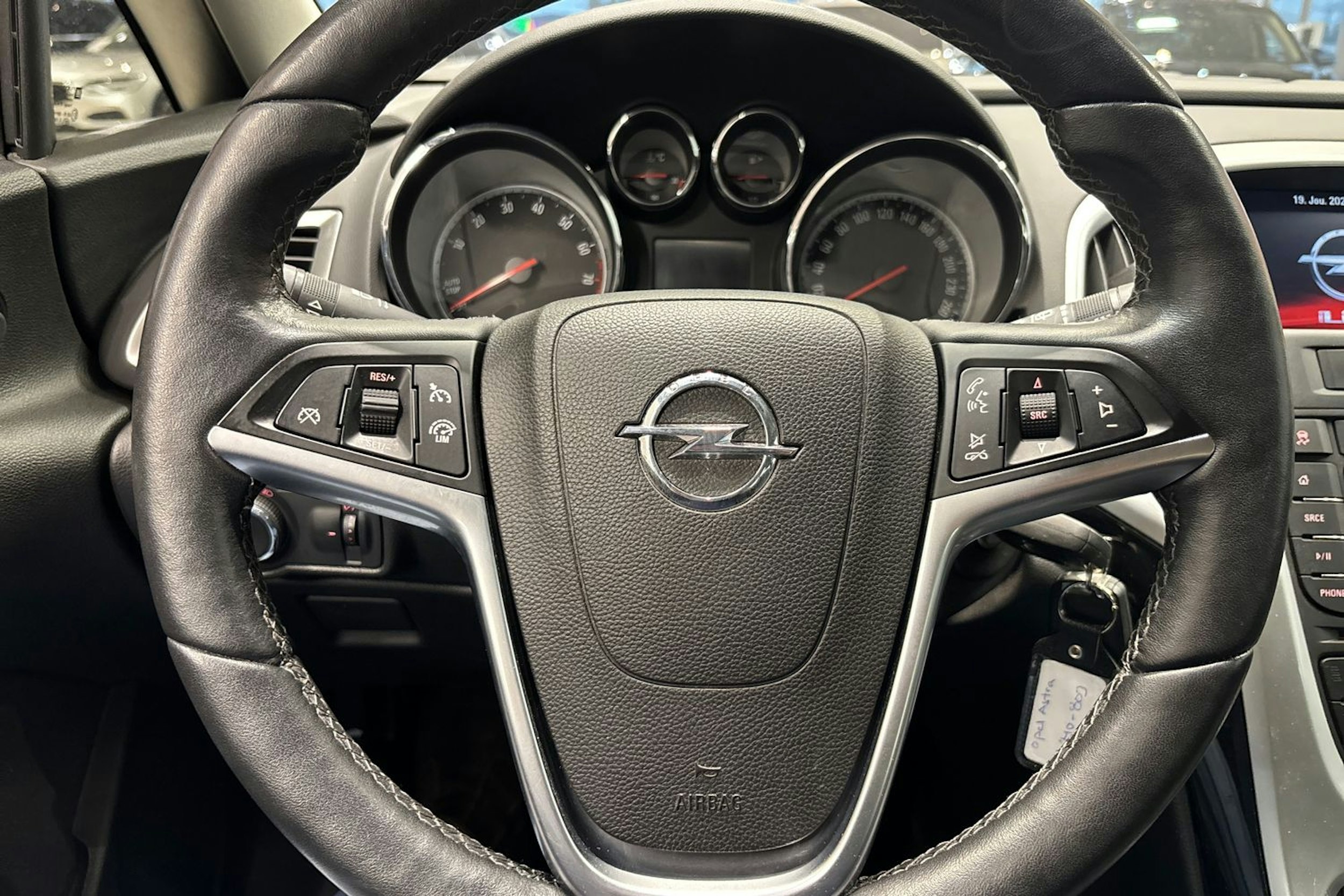 sininen Opel Astra 2015 kuva 12.