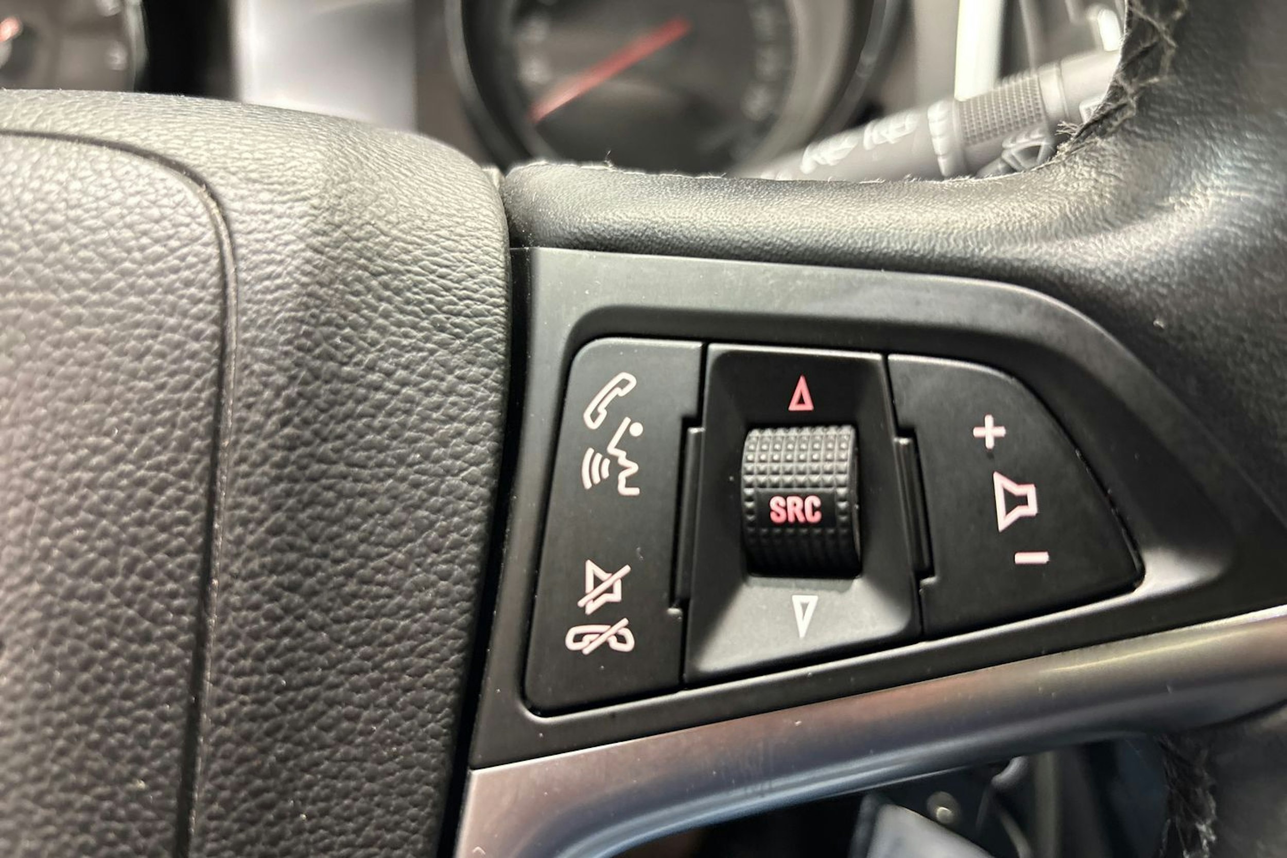 sininen Opel Astra 2015 kuva 14.