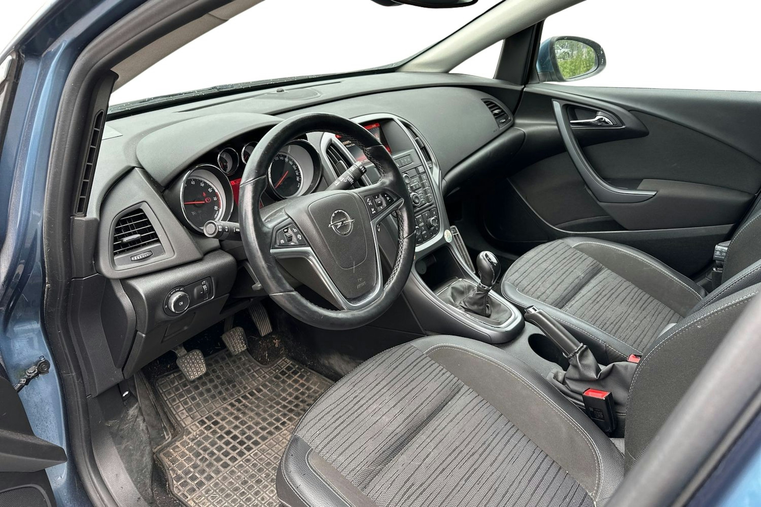 Sininen Opel ASTRA 2015 kuva 3.