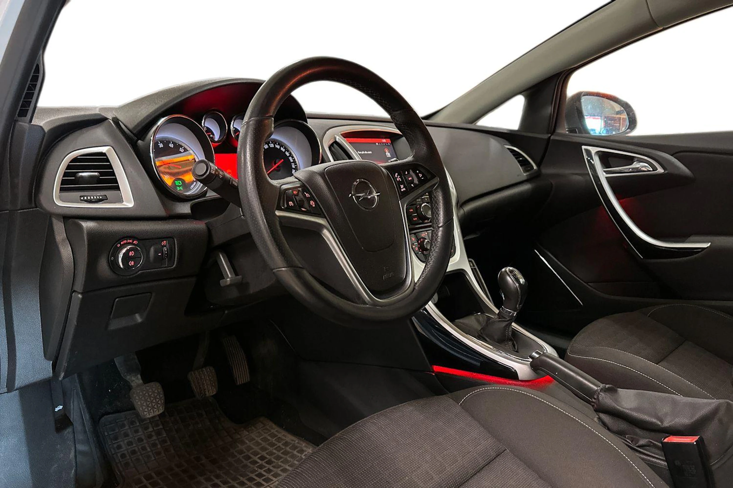 valkoinen Opel Astra 2015 kuva 3.