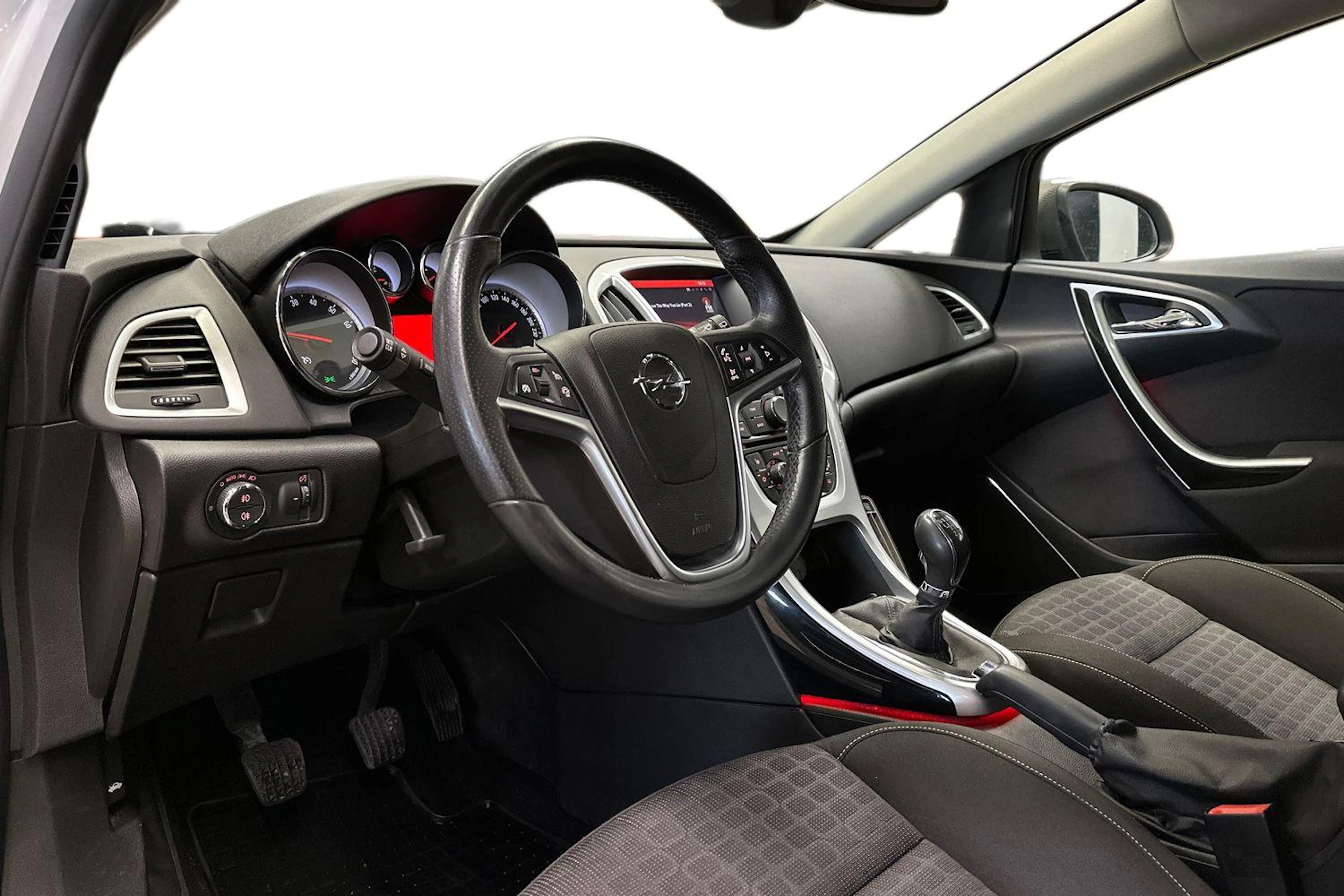 valkoinen Opel Astra 2015 kuva 6.