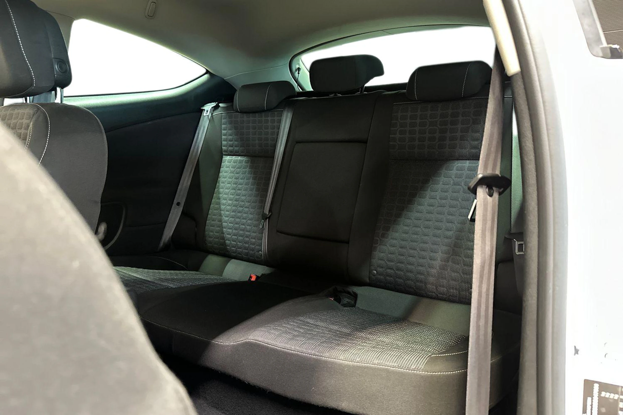 valkoinen Opel Astra 2015 kuva 8.