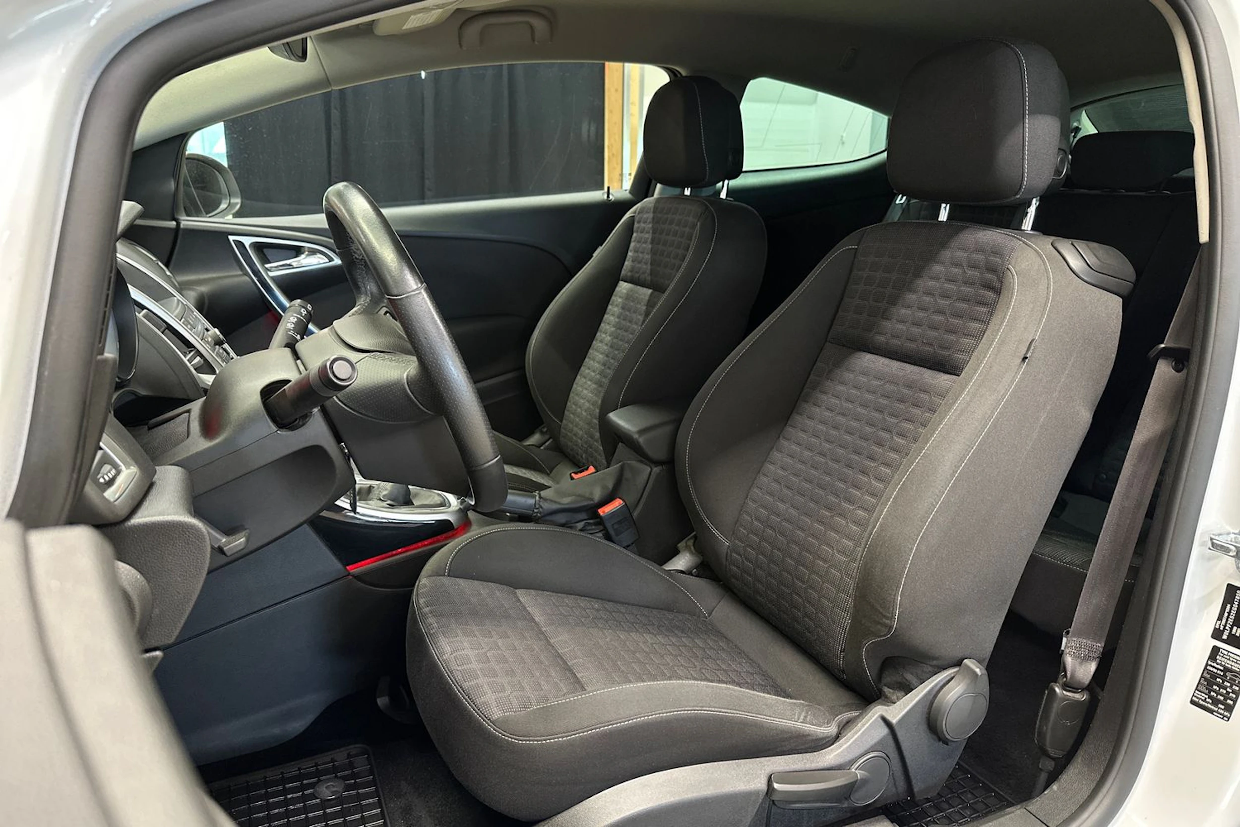 valkoinen Opel Astra 2015 kuva 12.