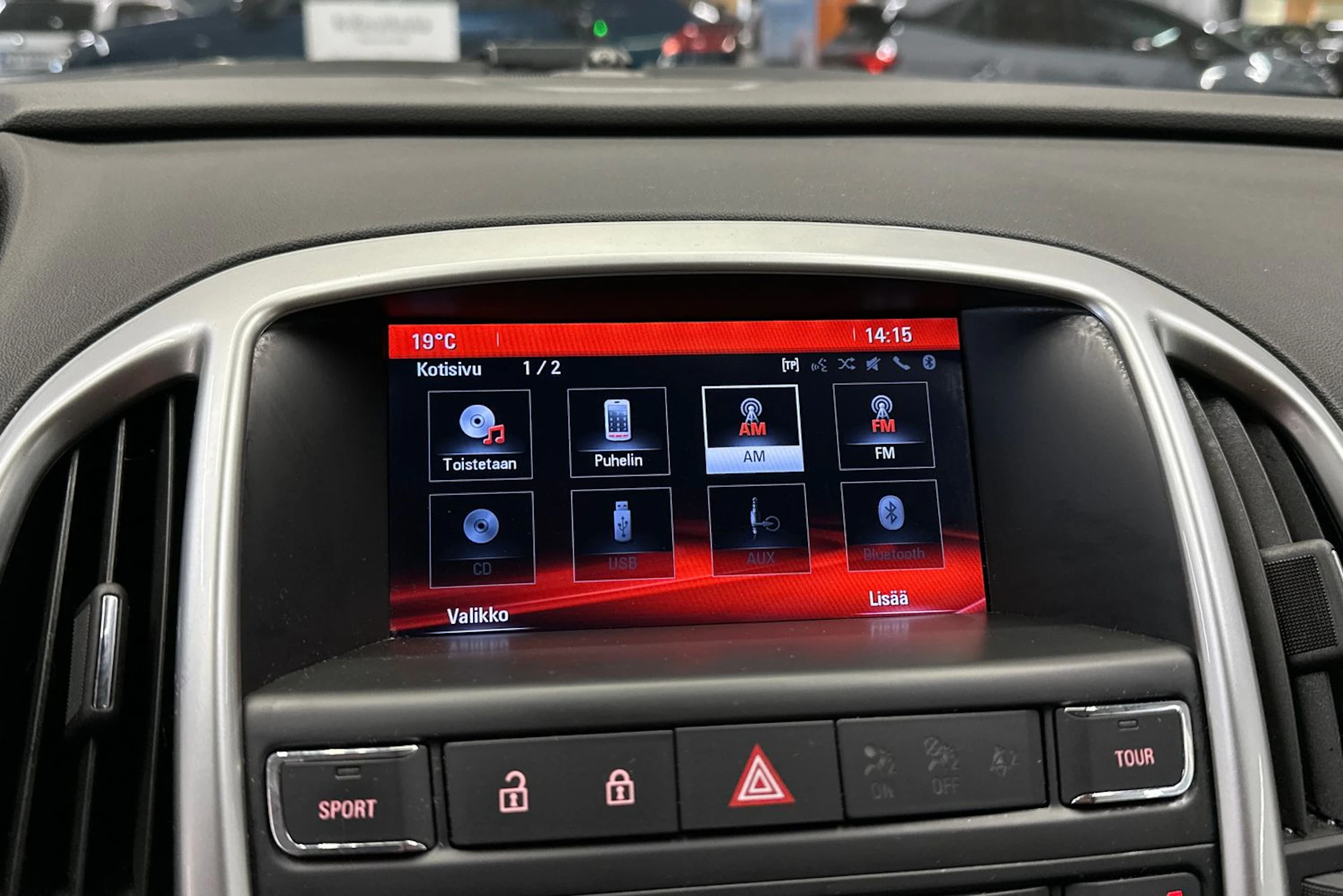 valkoinen Opel Astra 2015 kuva 13.