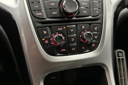 valkoinen Opel Astra 2015 kuva 15.