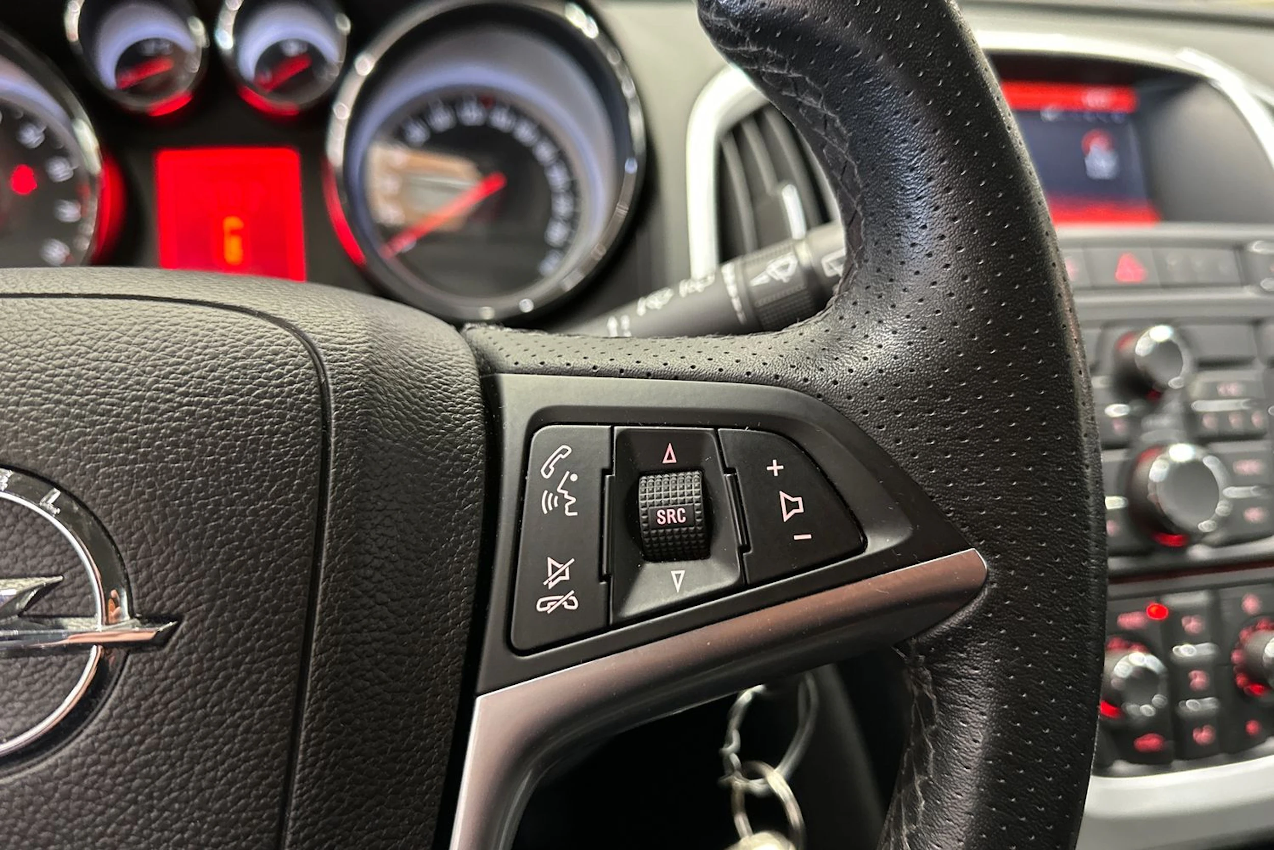valkoinen Opel Astra 2015 kuva 20.