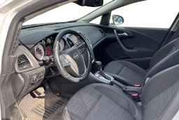 valkoinen Opel Astra 2016 kuva 3.