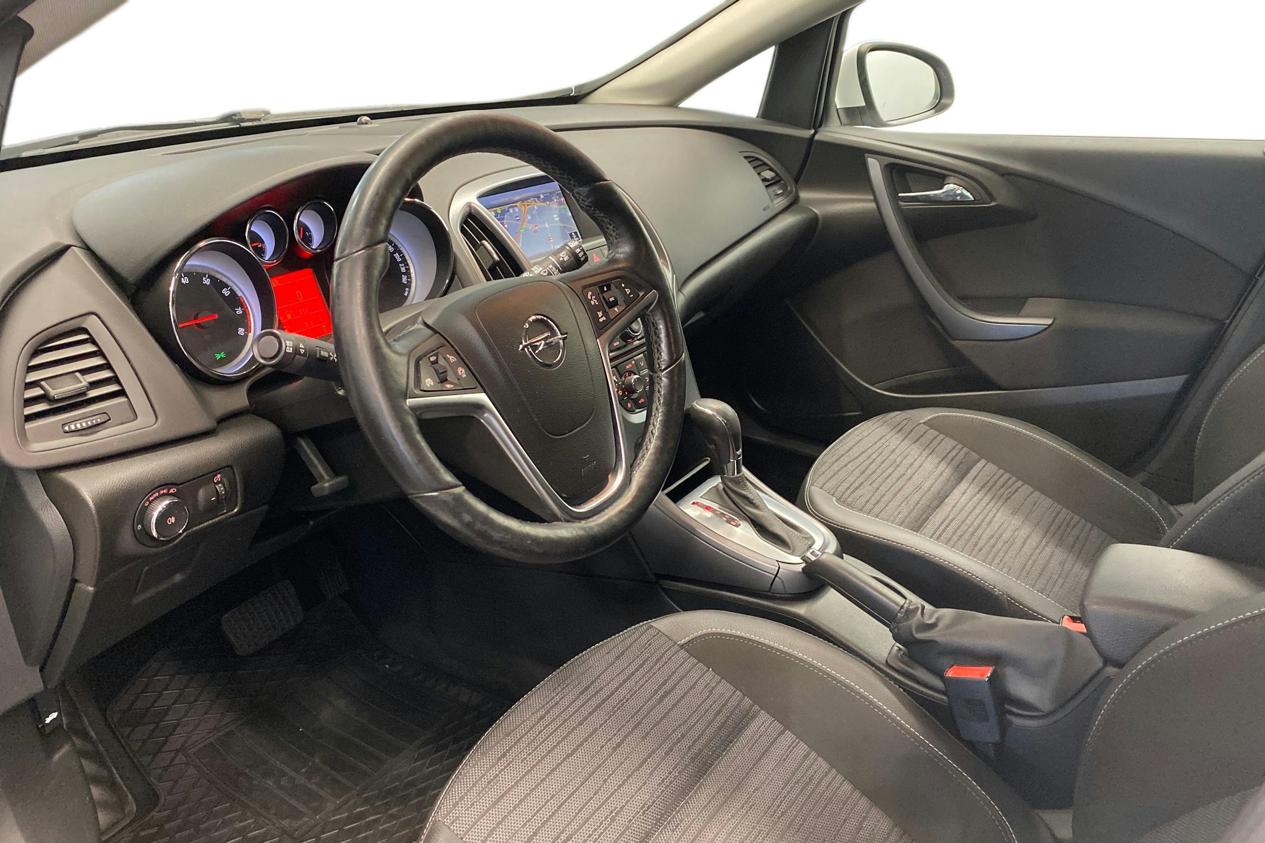 valkoinen Opel Astra 2016 kuva 7.