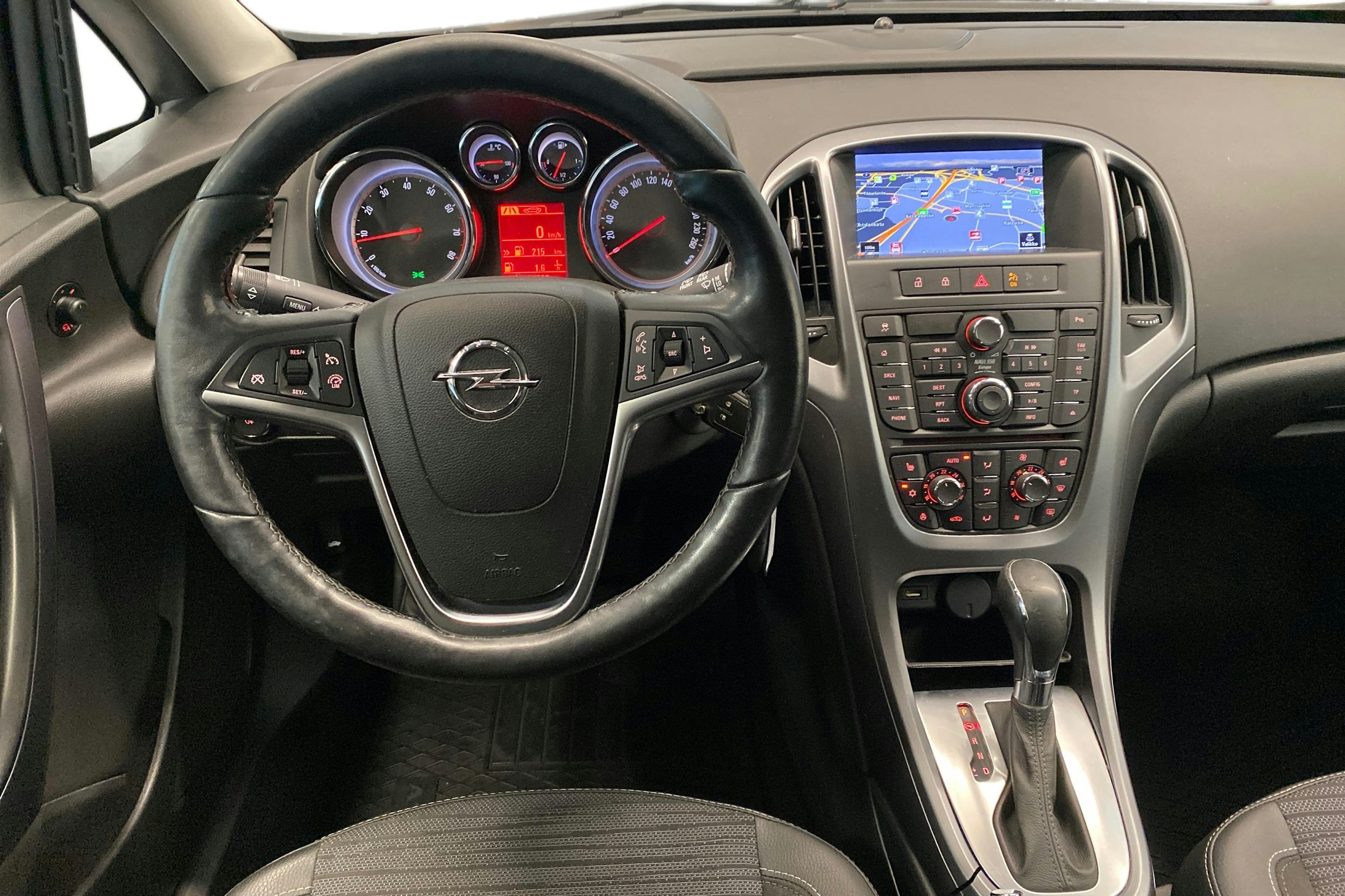 valkoinen Opel Astra 2016 kuva 9.