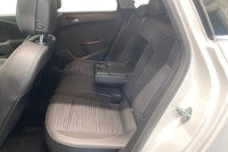 valkoinen Opel Astra 2016 kuva 10.