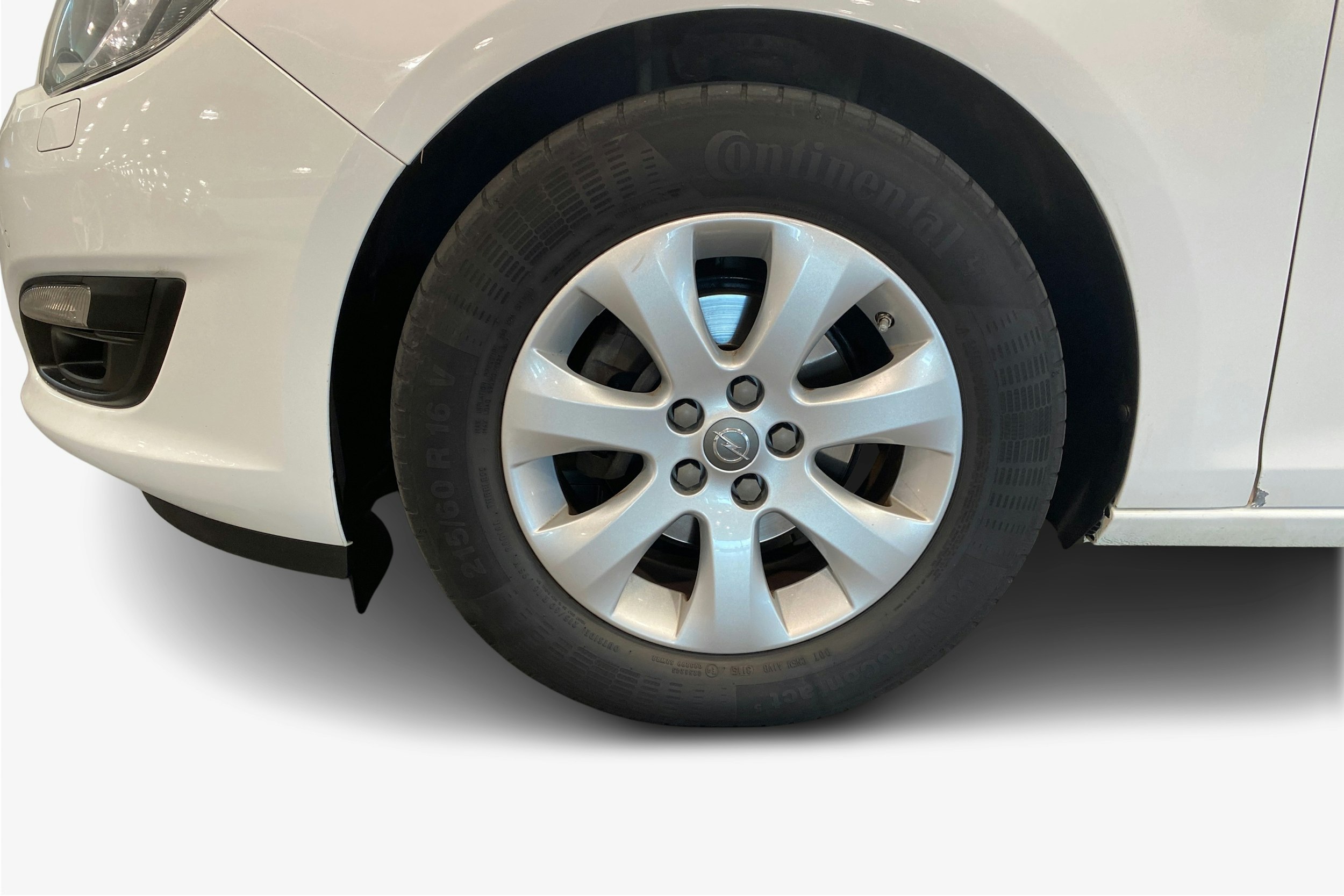 valkoinen Opel Astra 2016 kuva 11.