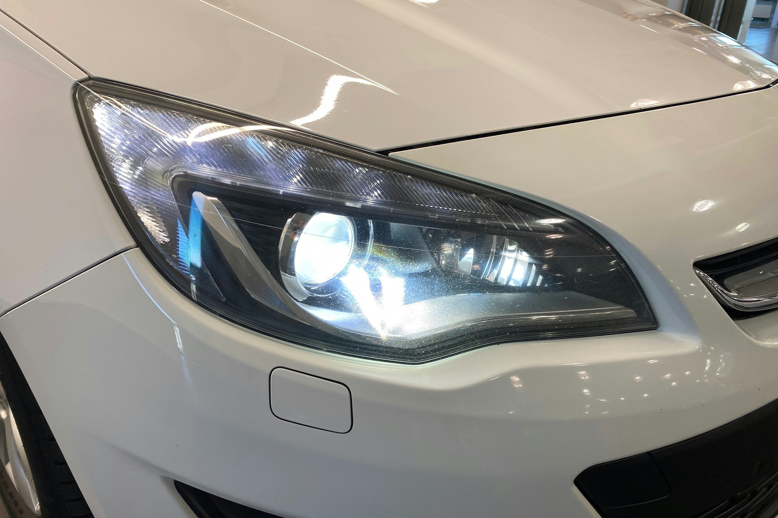 valkoinen Opel Astra 2016 kuva 17.