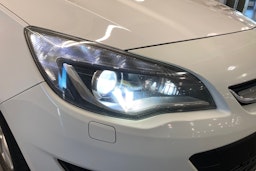 valkoinen Opel Astra 2016 kuva 17.