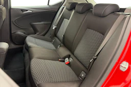 punainen Opel Astra 2016 kuva 8.