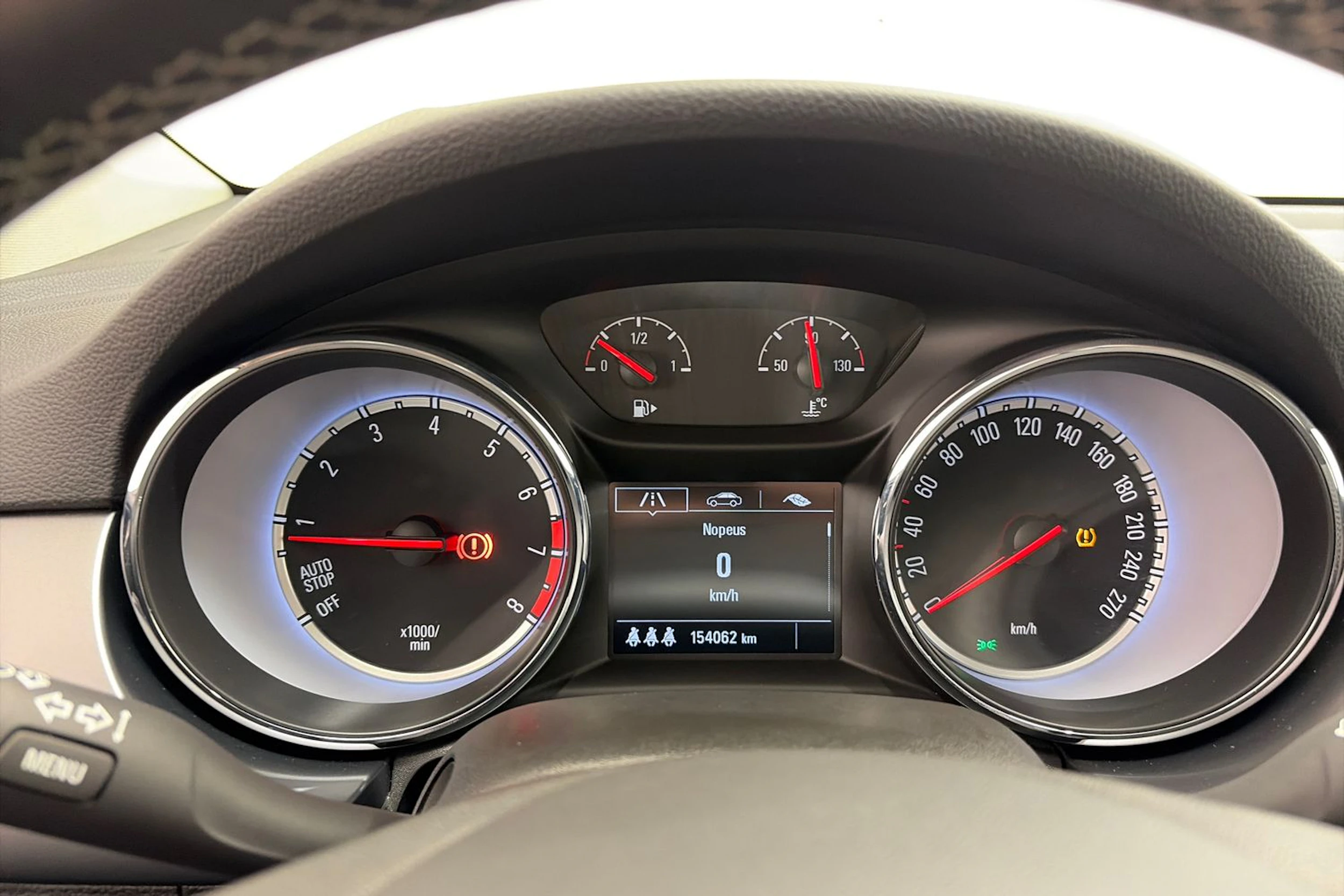punainen Opel Astra 2016 kuva 13.