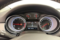 punainen Opel Astra 2016 kuva 13.