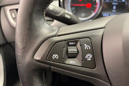 punainen Opel Astra 2016 kuva 14.