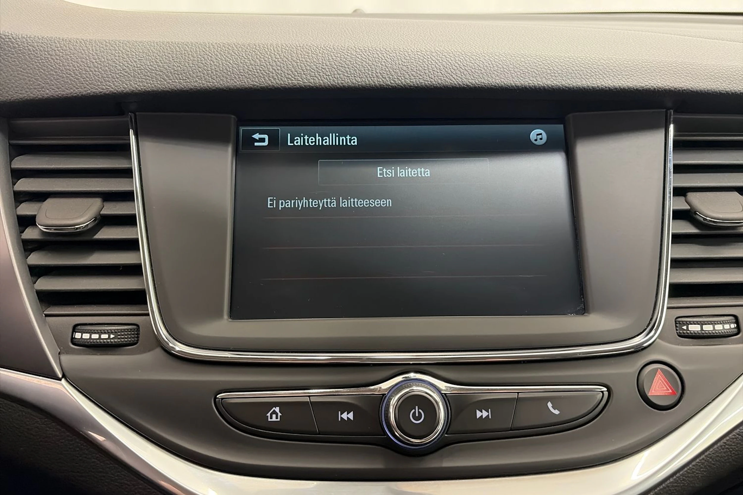 punainen Opel Astra 2016 kuva 17.