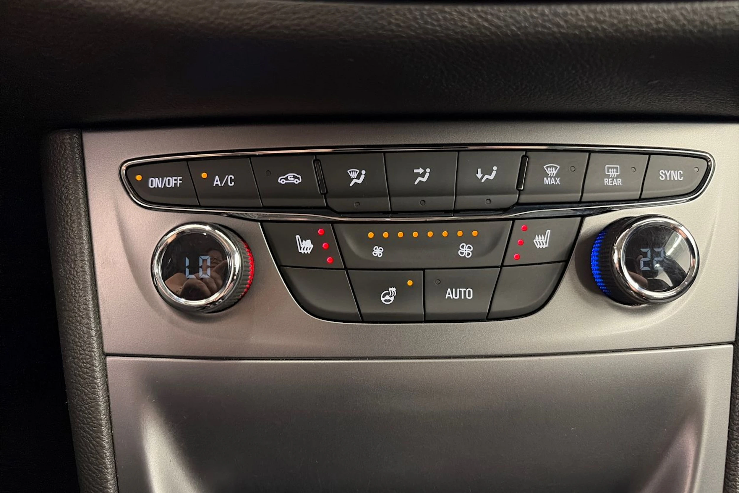 punainen Opel Astra 2016 kuva 19.
