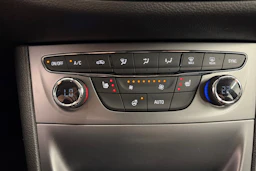 punainen Opel Astra 2016 kuva 19.