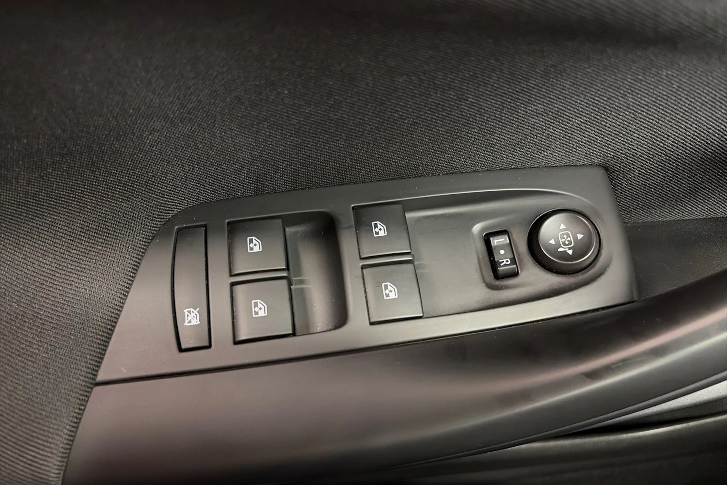 punainen Opel Astra 2016 kuva 21.