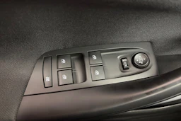 punainen Opel Astra 2016 kuva 21.