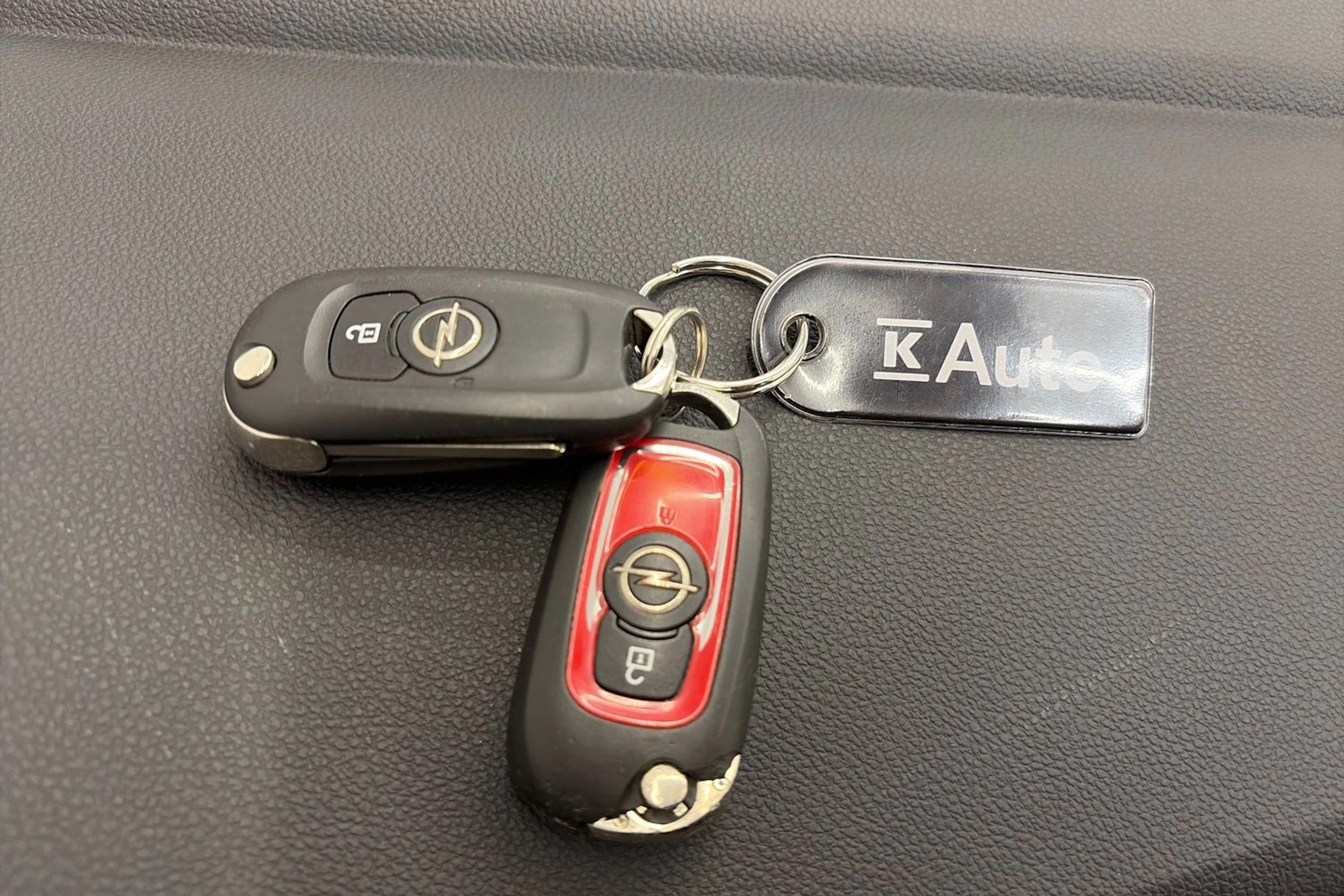 punainen Opel Astra 2016 kuva 22.