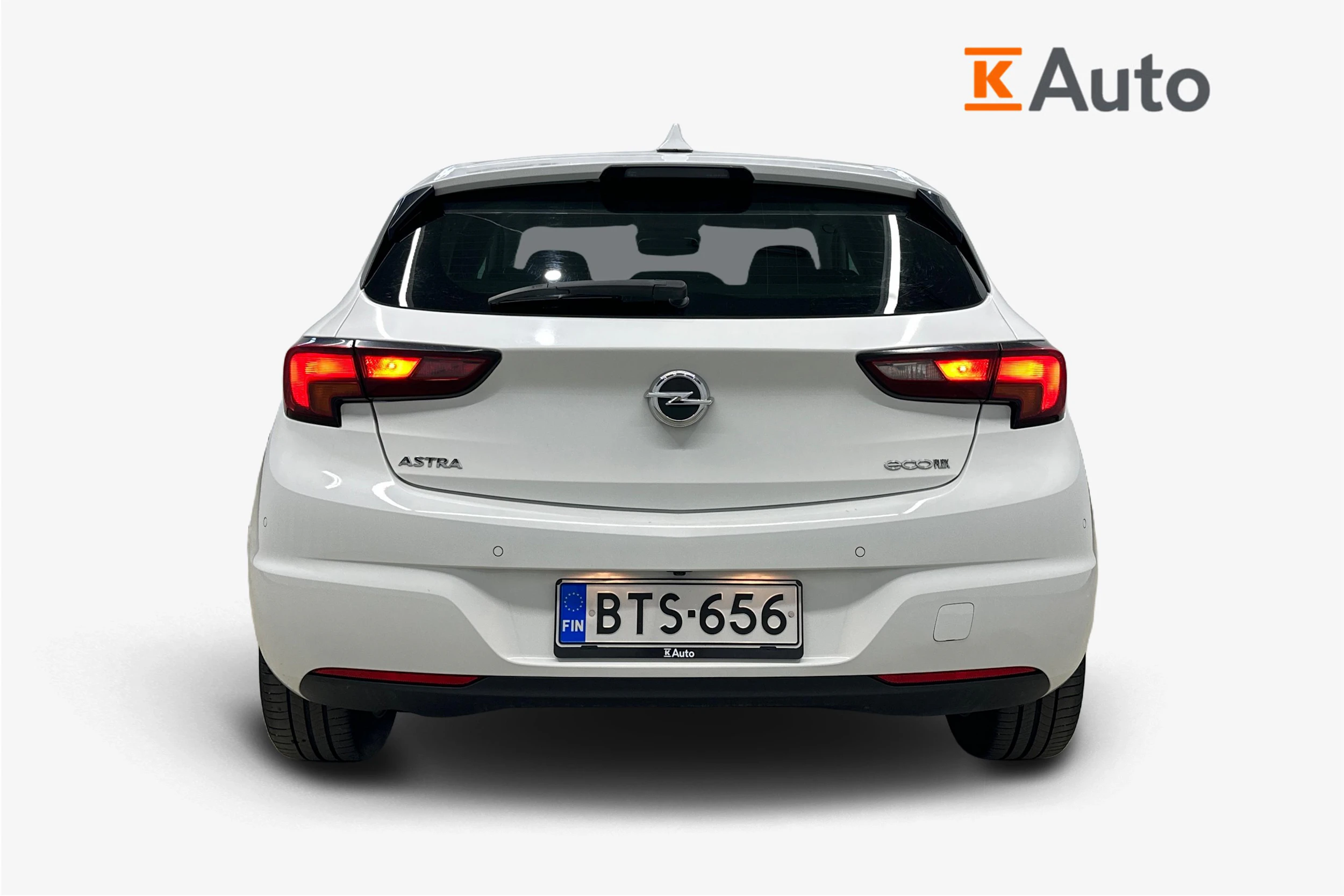 valkoinen Opel Astra 2017 kuva 3.