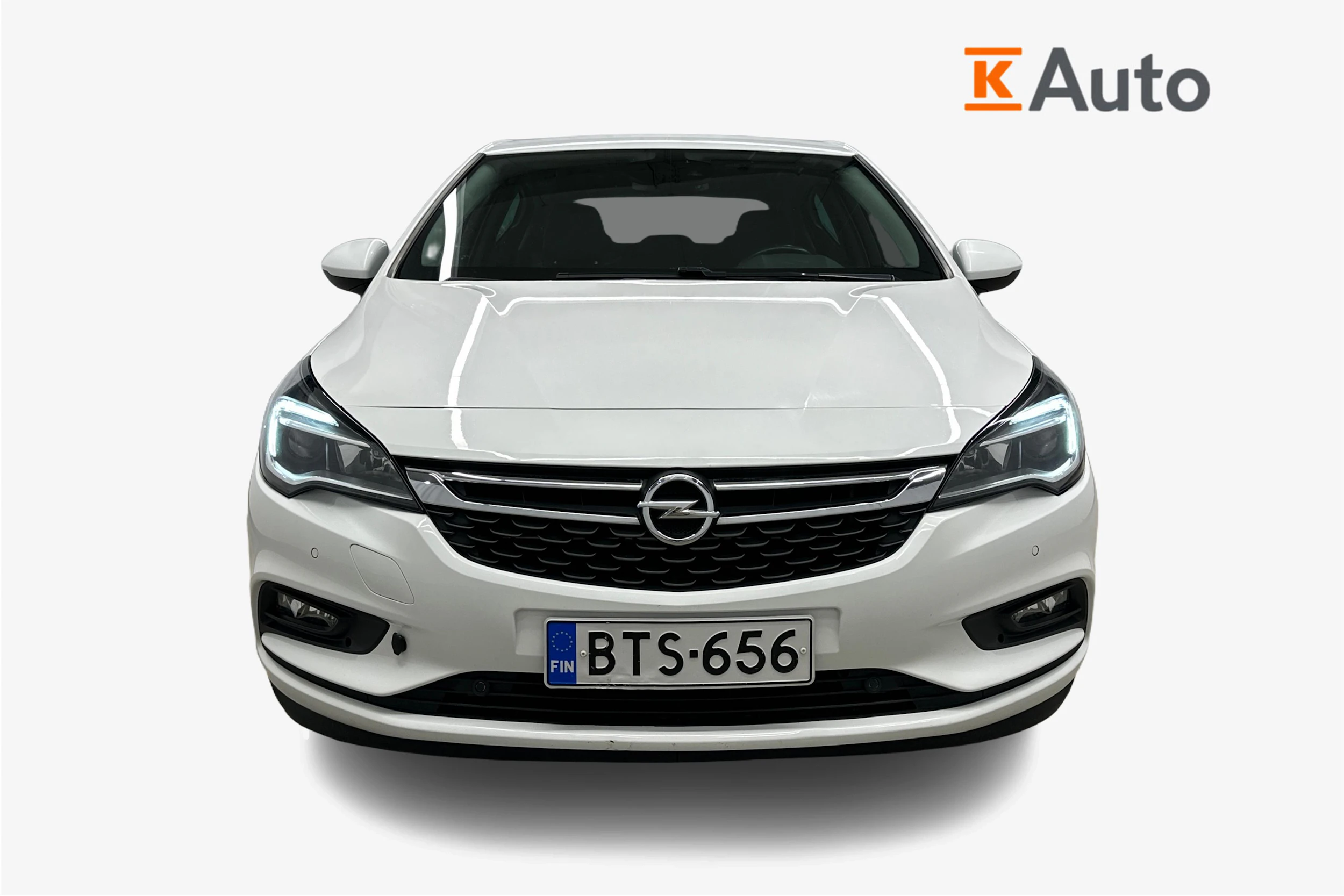 valkoinen Opel Astra 2017 kuva 4.