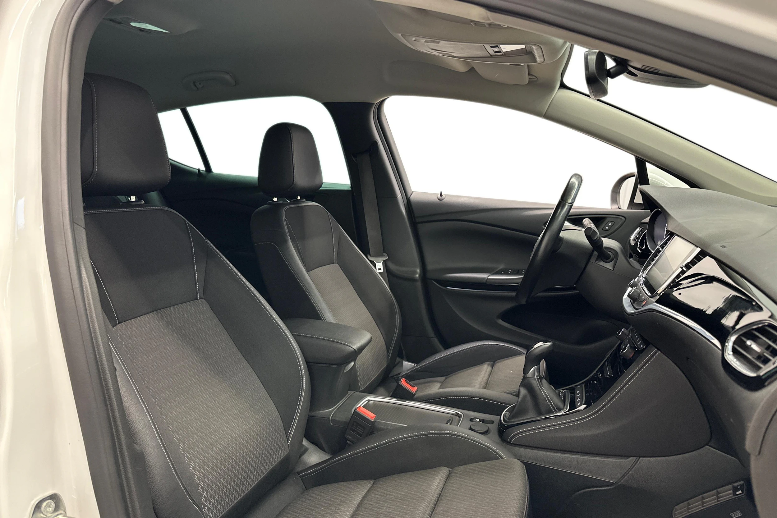 valkoinen Opel Astra 2017 kuva 7.